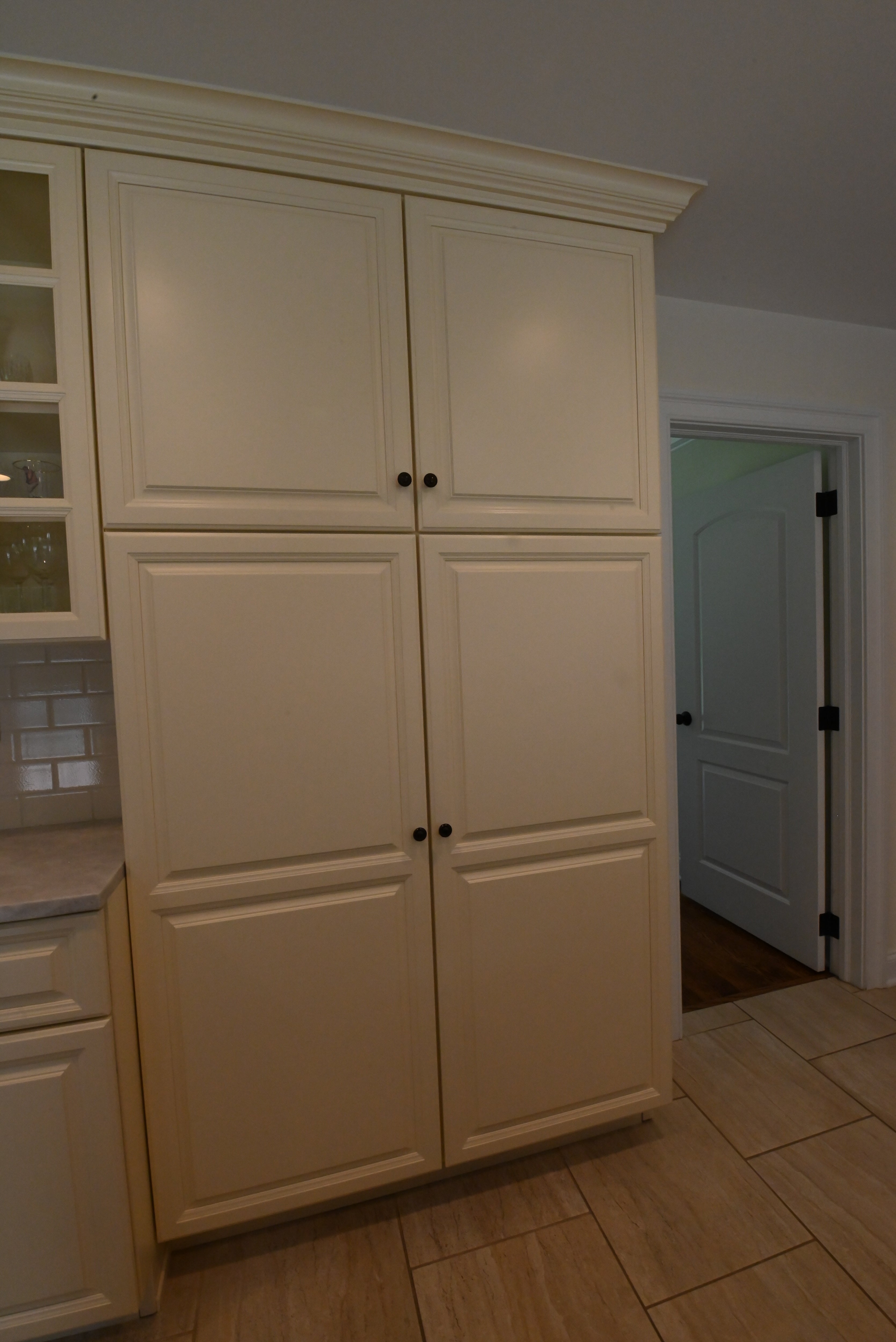 "The Windrush" Traditional Light Cream Kitchen with Island & Appliances