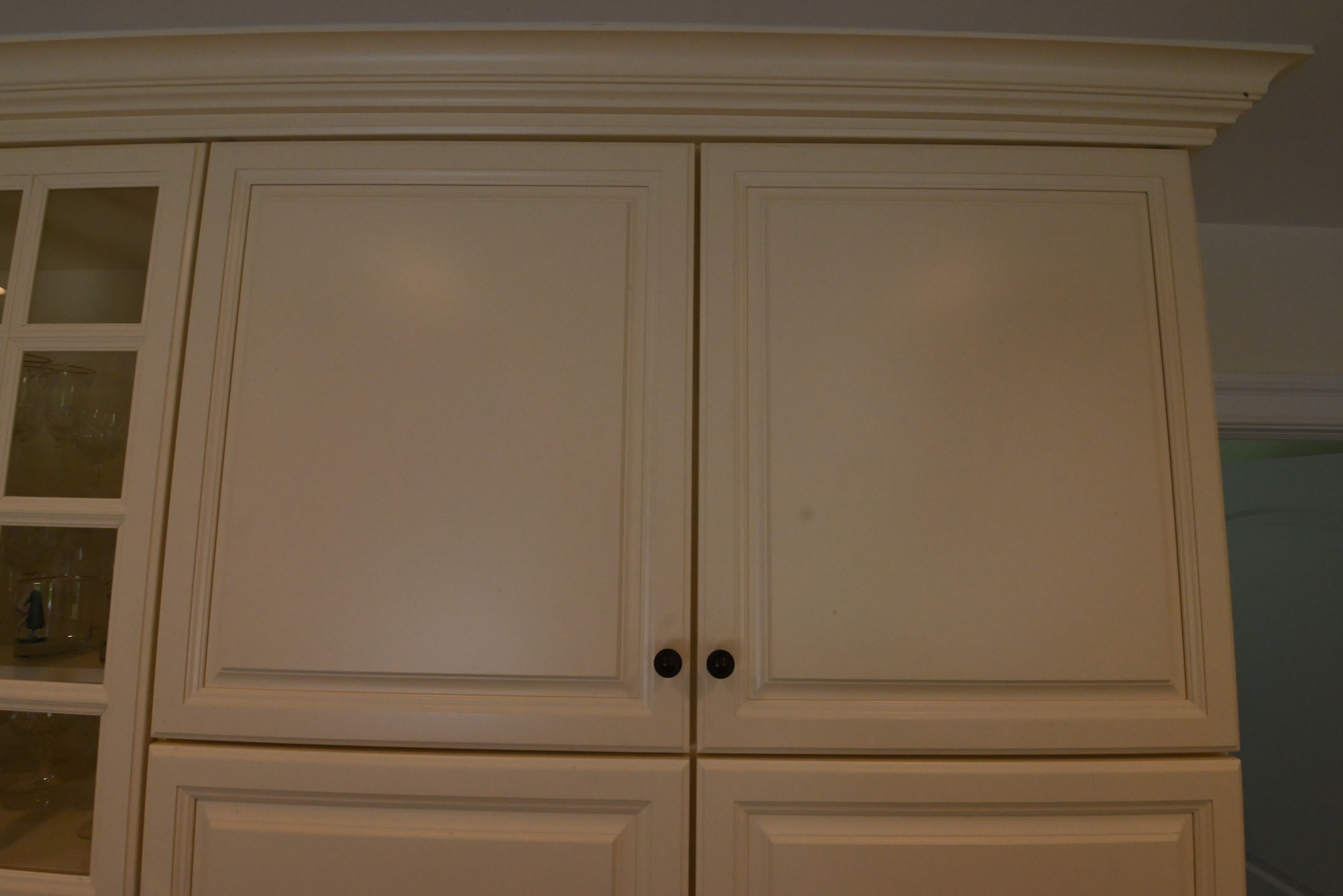 "The Windrush" Traditional Light Cream Kitchen with Island & Appliances