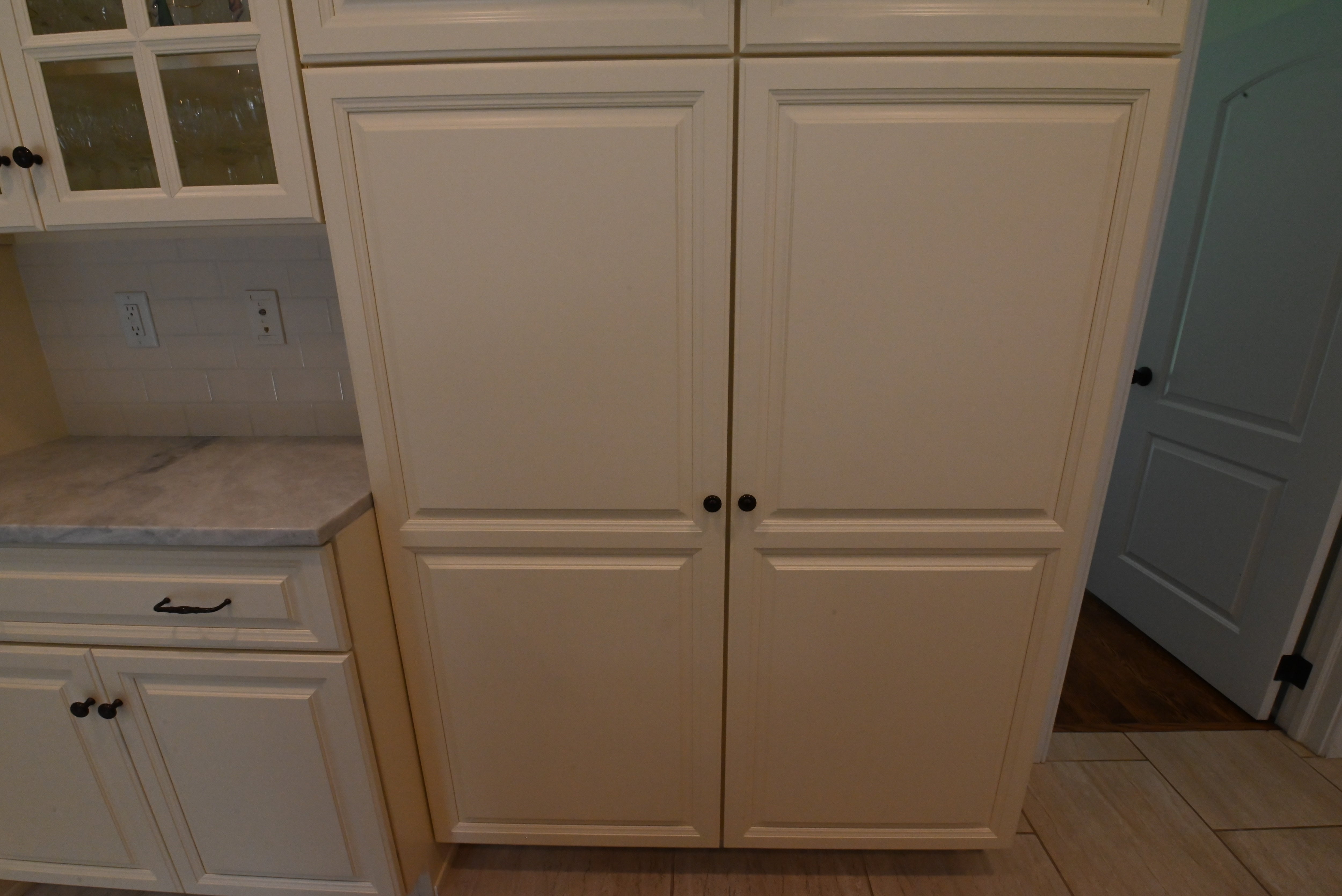 "The Windrush" Traditional Light Cream Kitchen with Island & Appliances