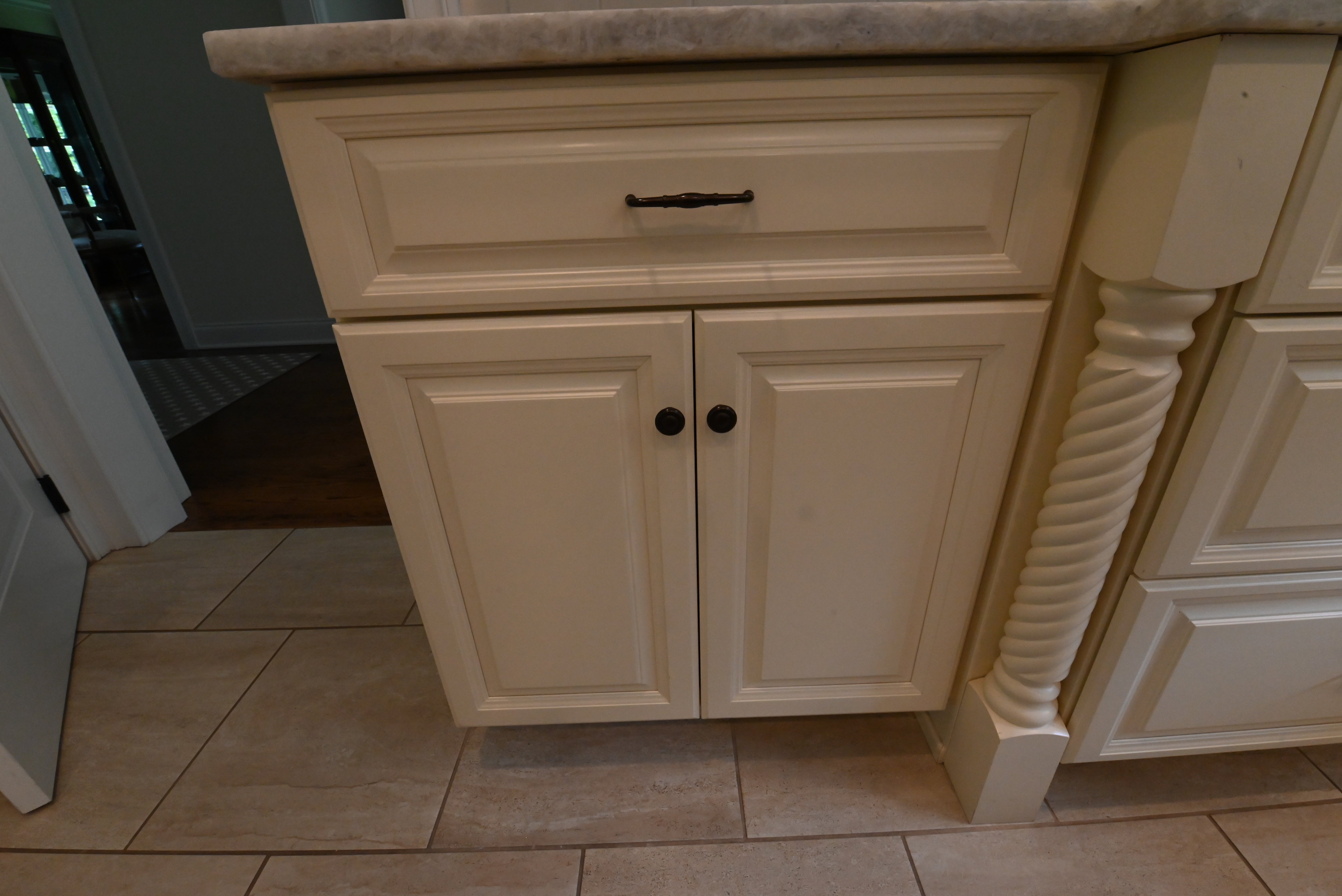 "The Windrush" Traditional Light Cream Kitchen with Island & Appliances