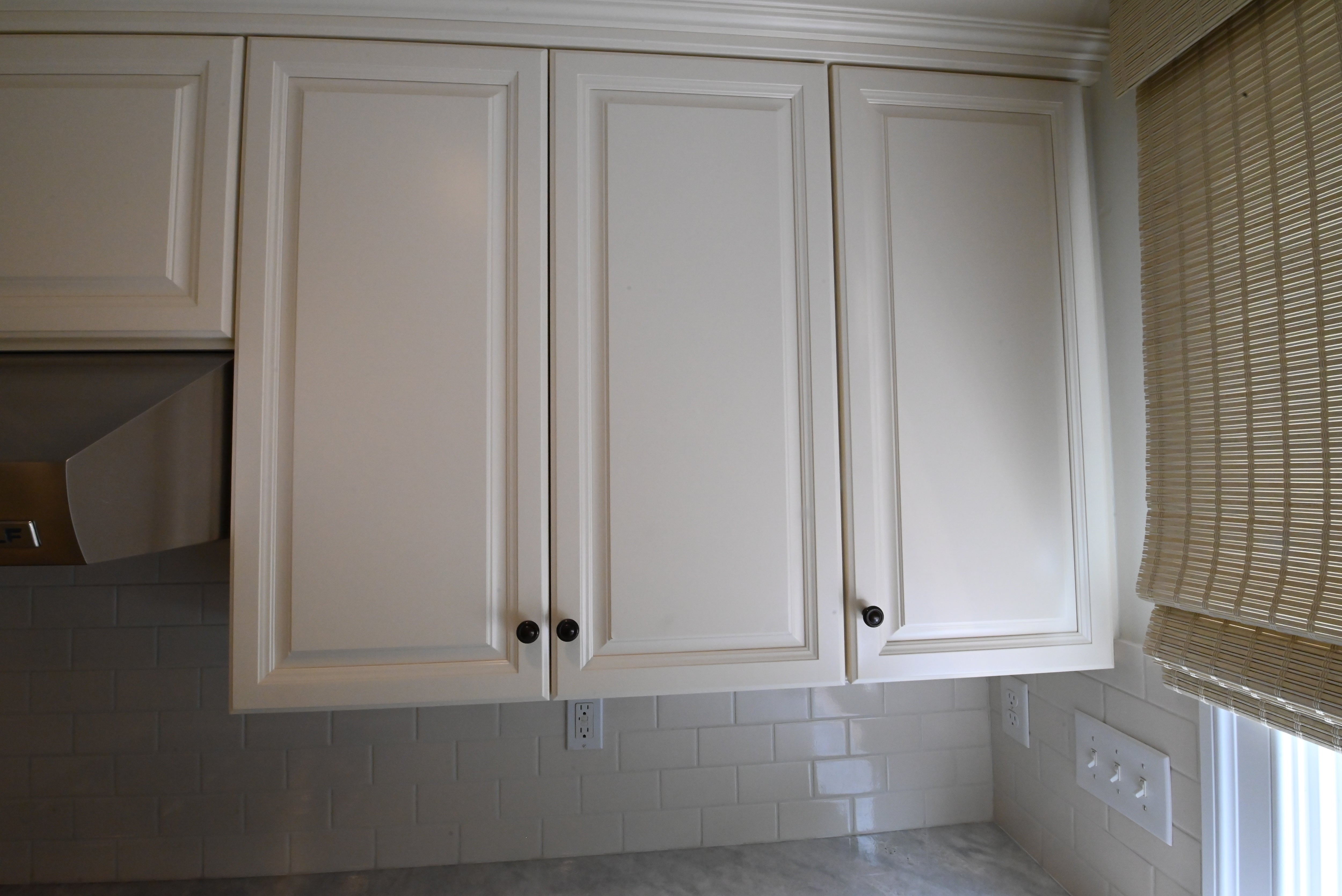 "The Windrush" Traditional Light Cream Kitchen with Island & Appliances