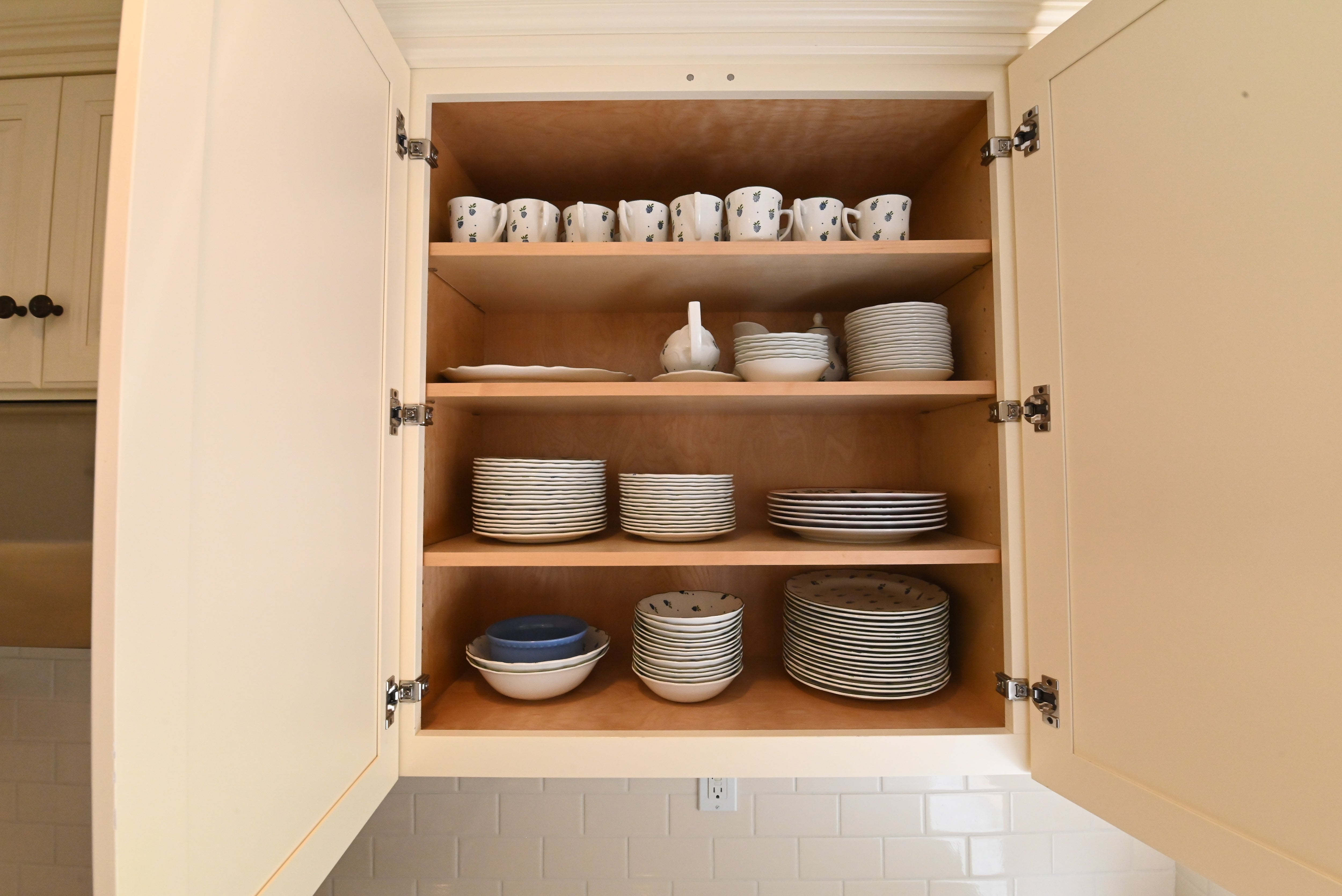 "The Windrush" Traditional Light Cream Kitchen with Island & Appliances
