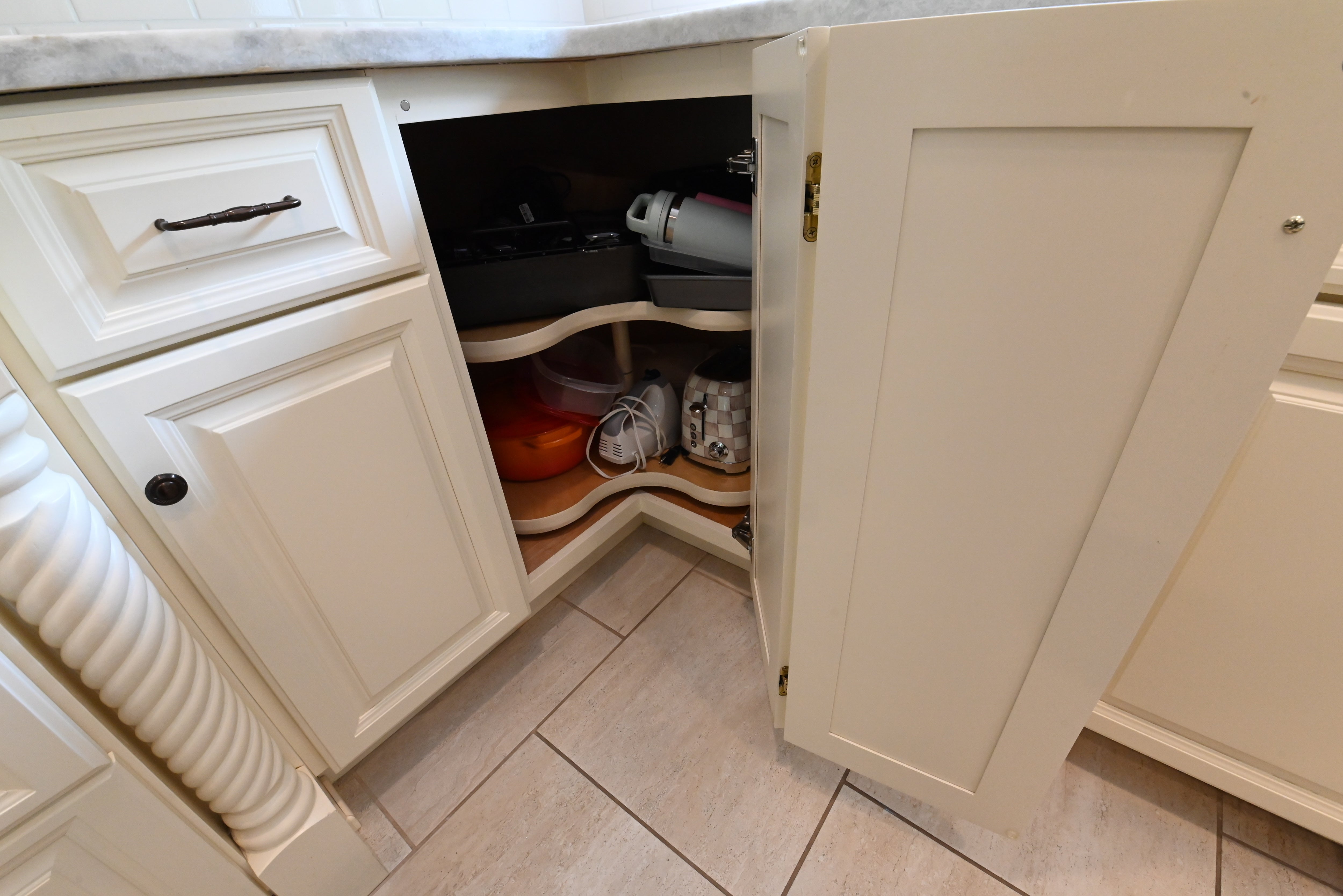 "The Windrush" Traditional Light Cream Kitchen with Island & Appliances