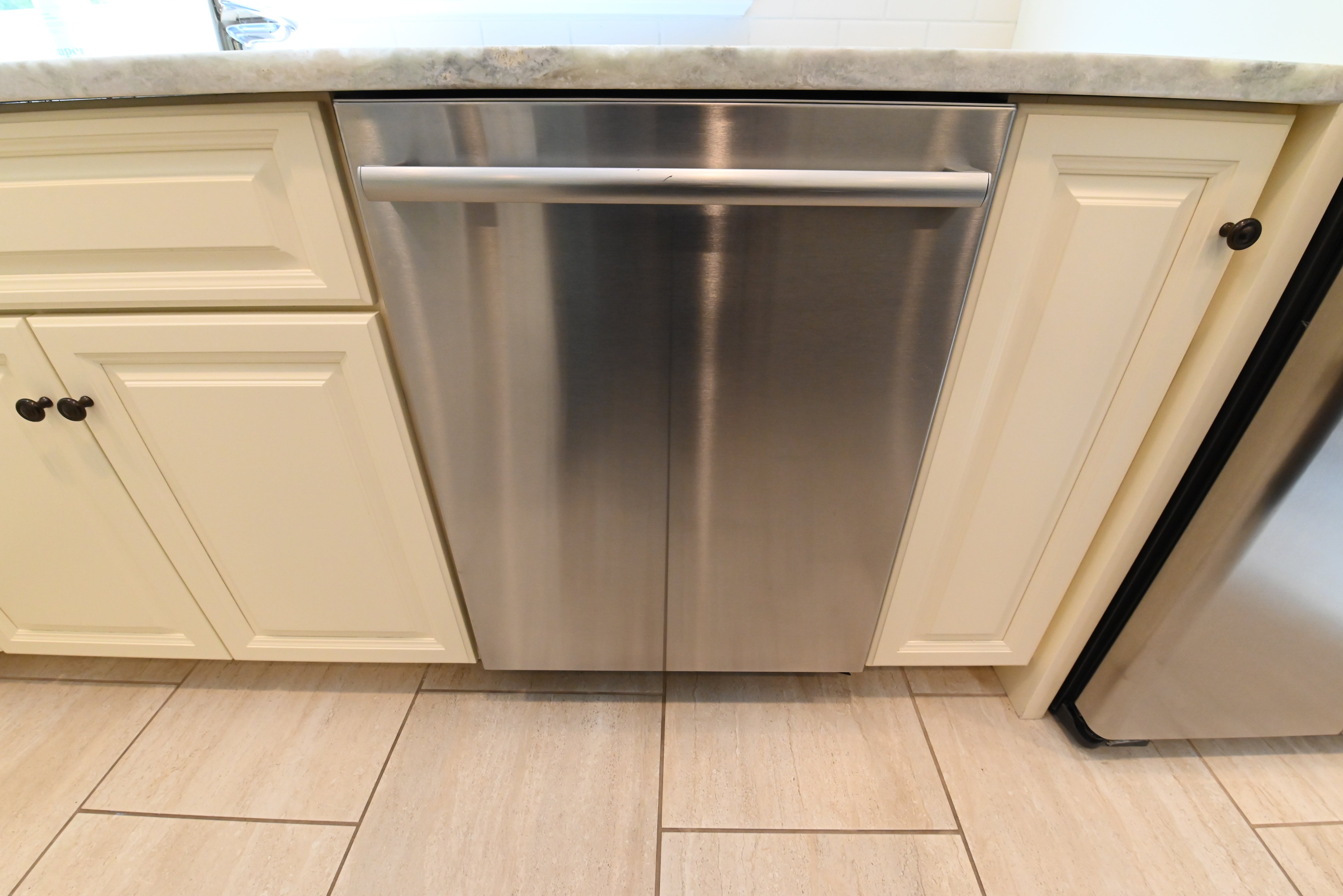 "The Windrush" Traditional Light Cream Kitchen with Island & Appliances