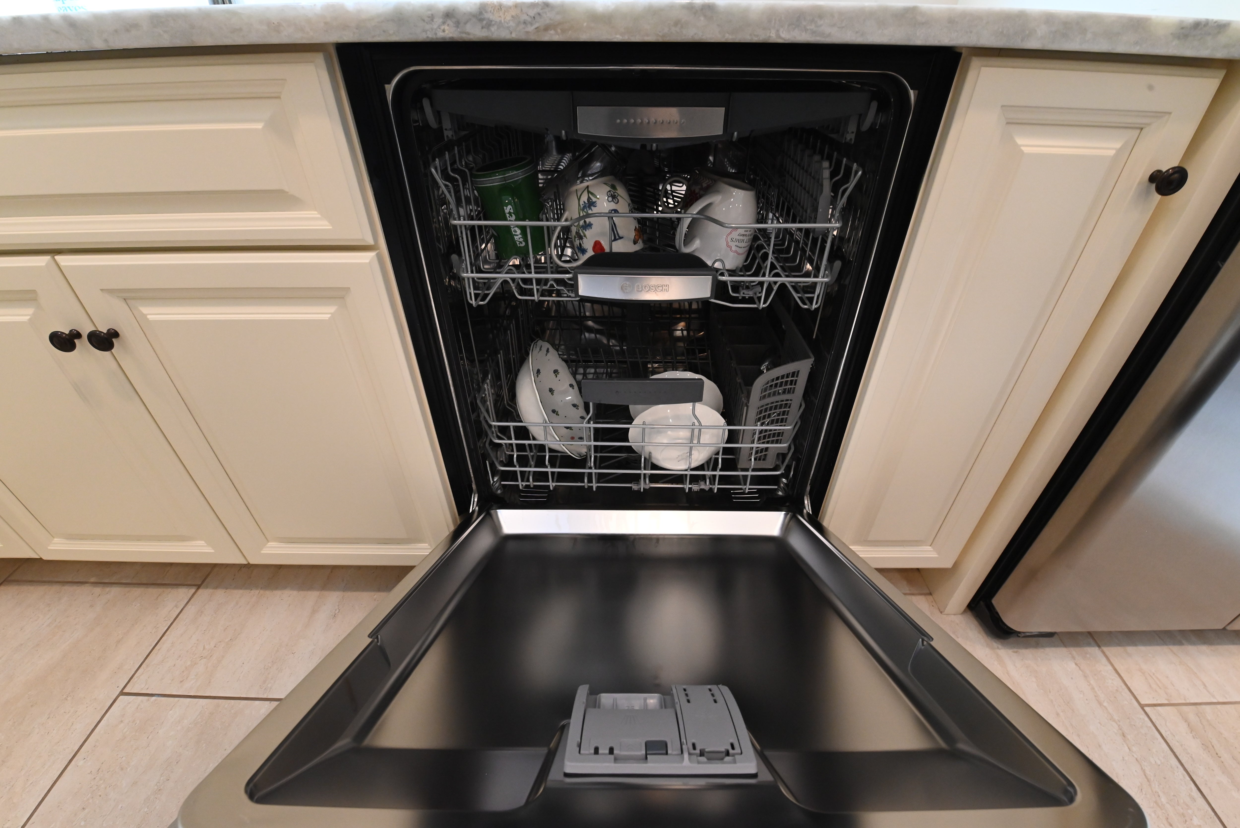 "The Windrush" Traditional Light Cream Kitchen with Island & Appliances