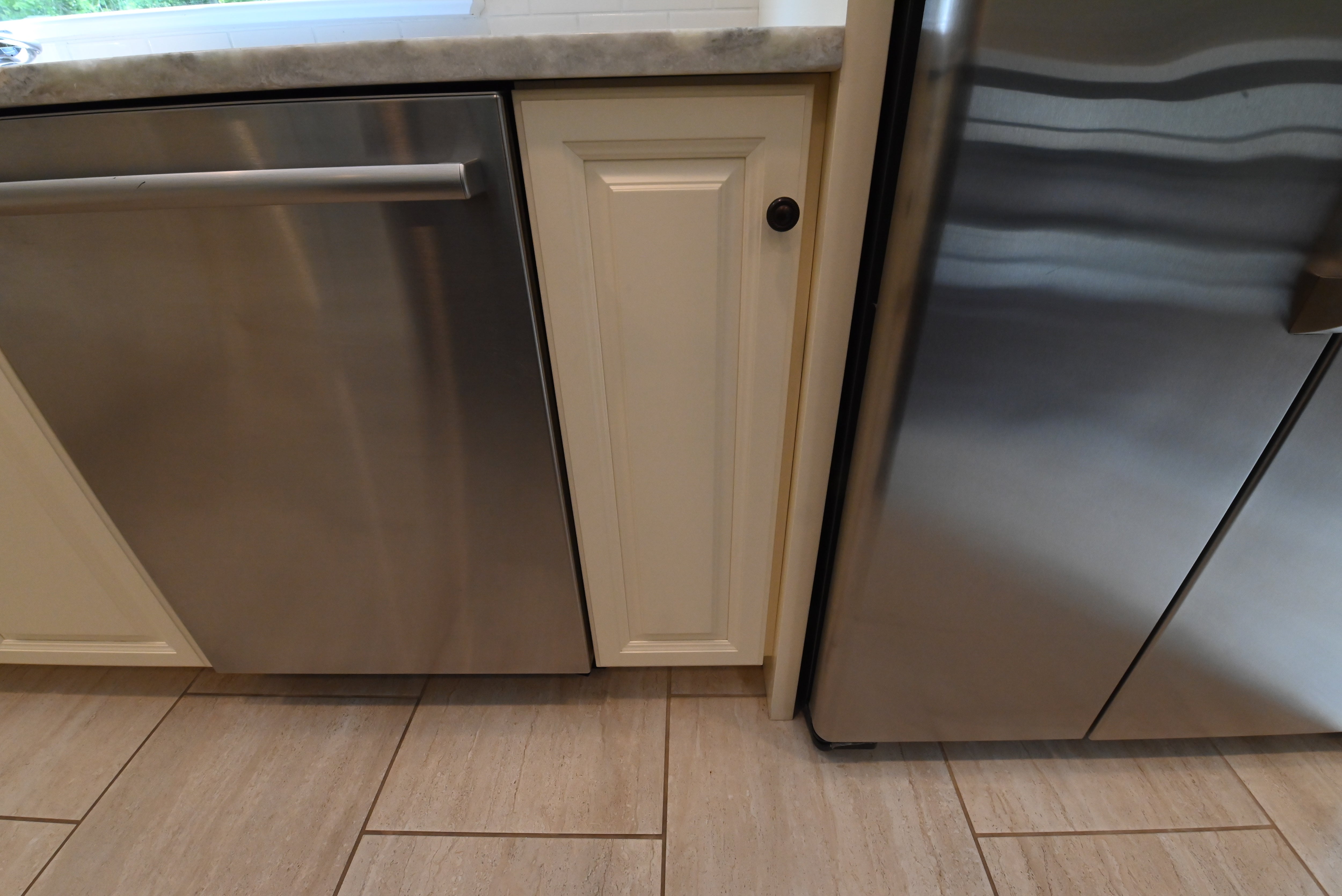 "The Windrush" Traditional Light Cream Kitchen with Island & Appliances