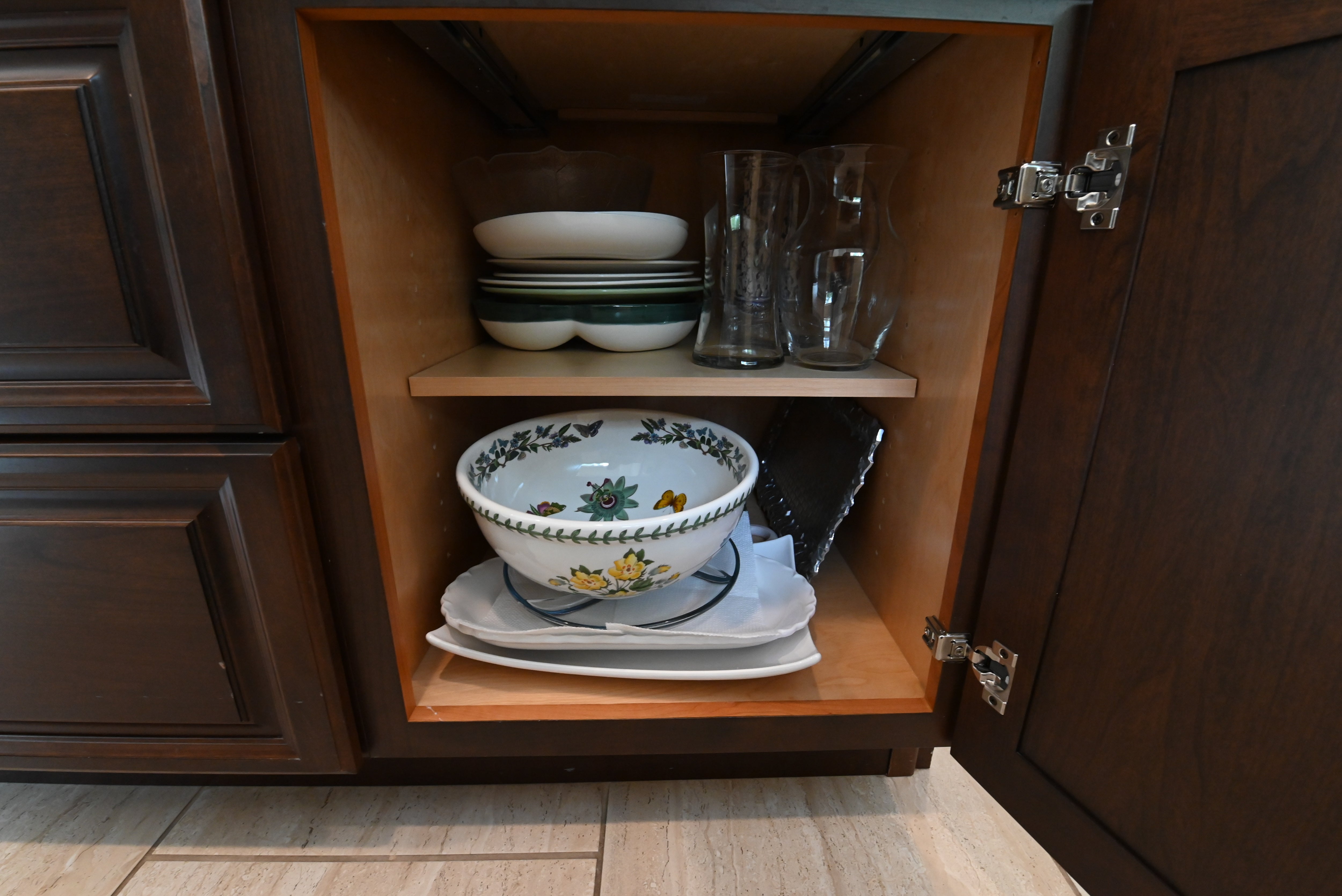 "The Windrush" Traditional Light Cream Kitchen with Island & Appliances