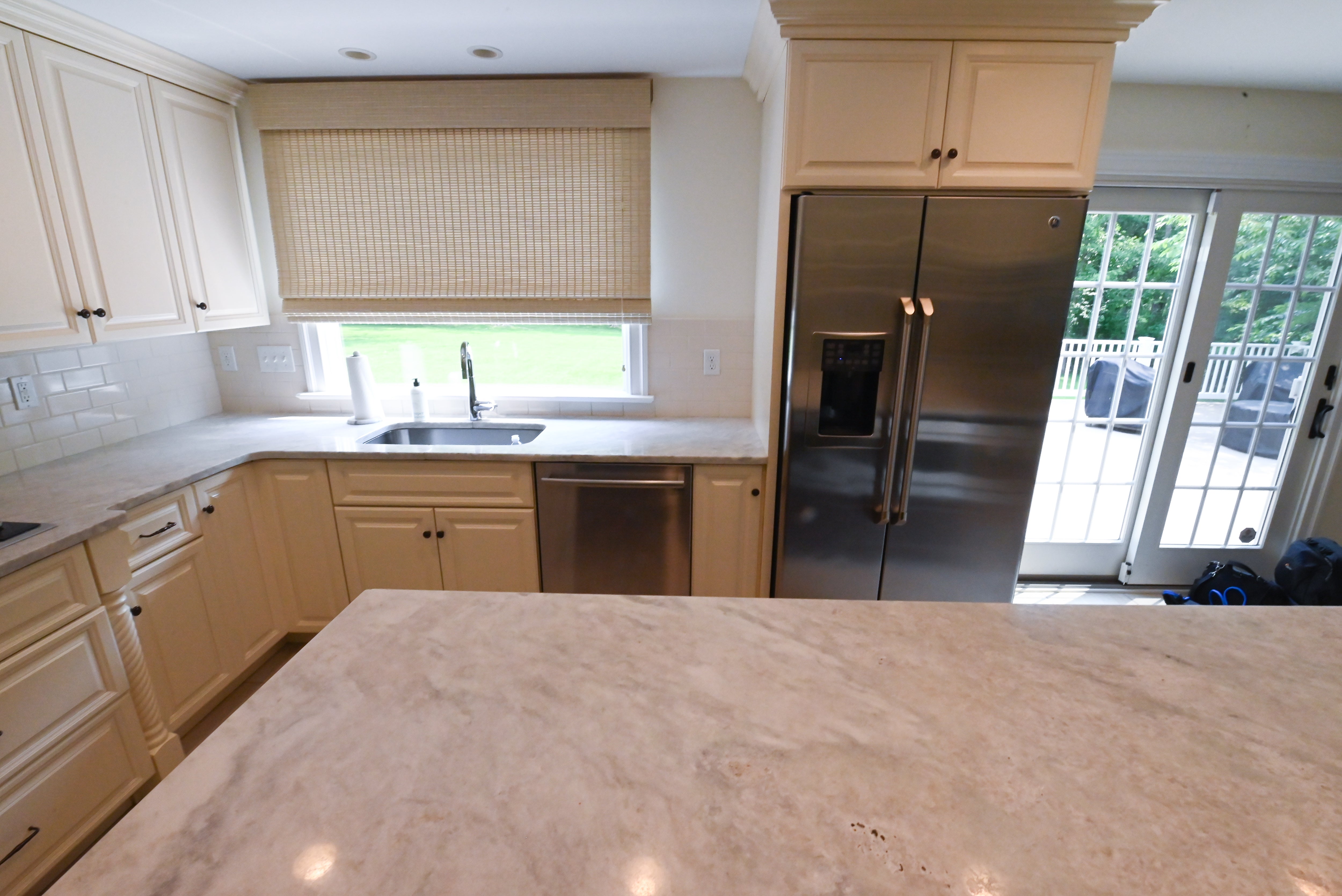 "The Windrush" Traditional Light Cream Kitchen with Island & Appliances
