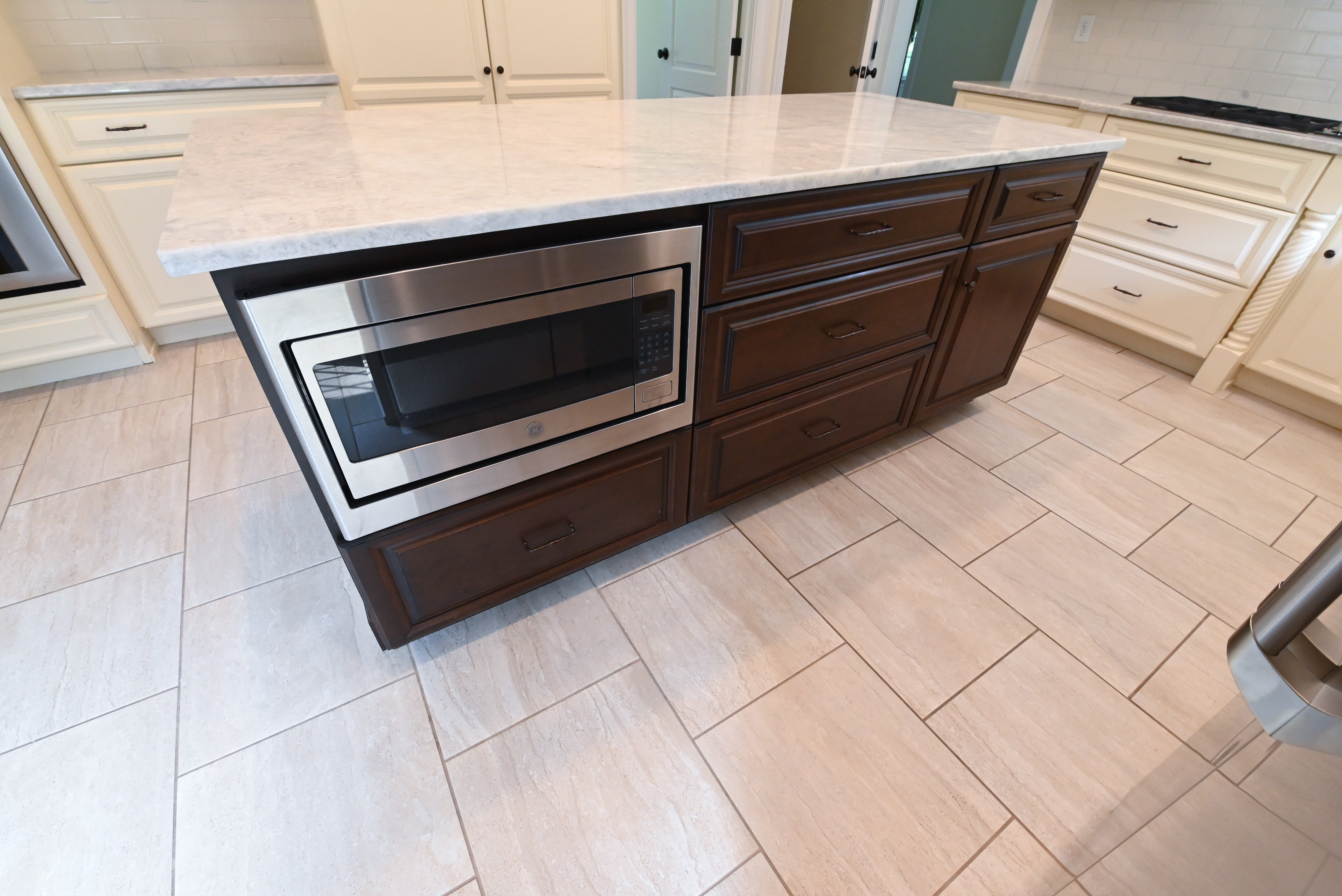 "The Windrush" Traditional Light Cream Kitchen with Island & Appliances