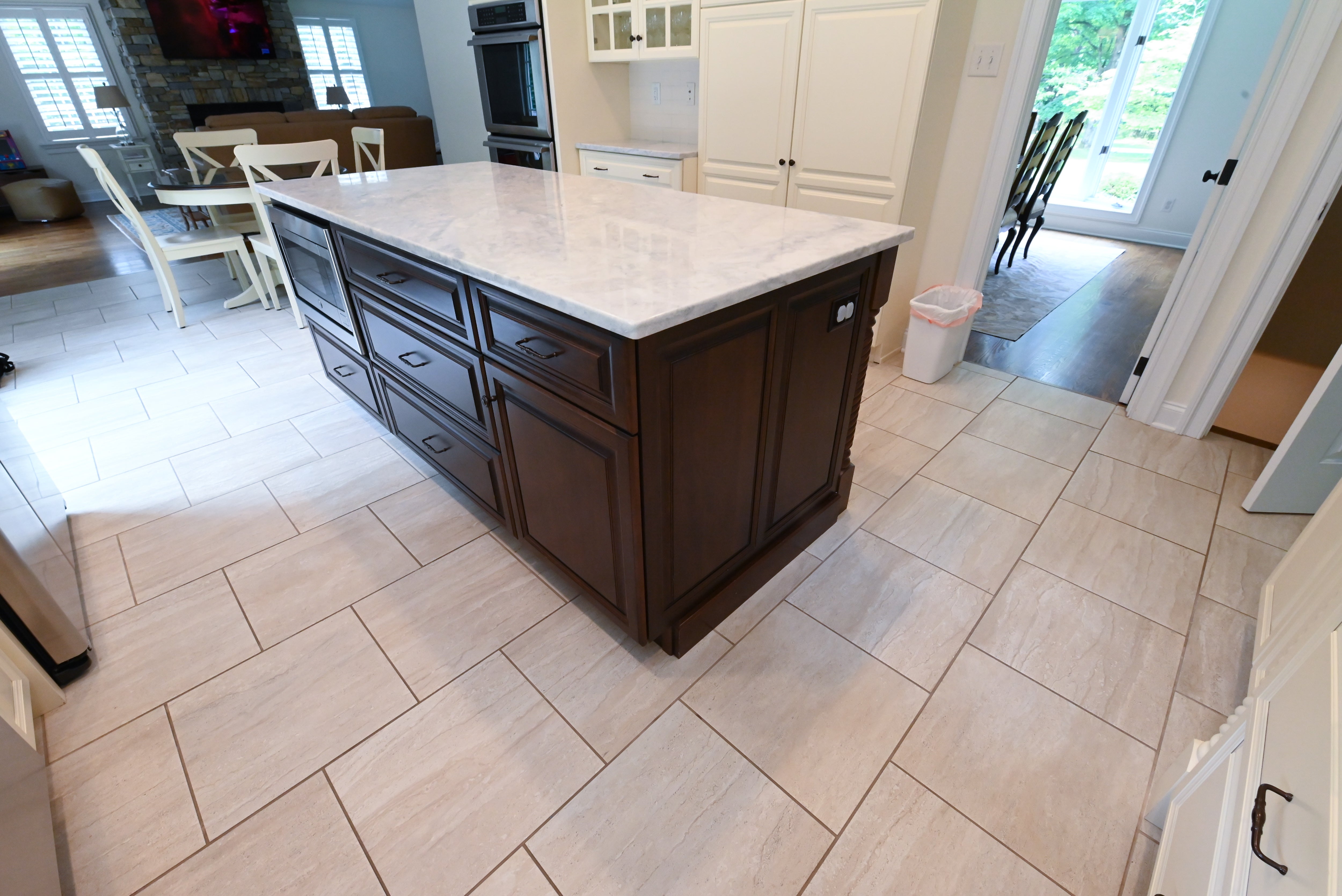 "The Windrush" Traditional Light Cream Kitchen with Island & Appliances