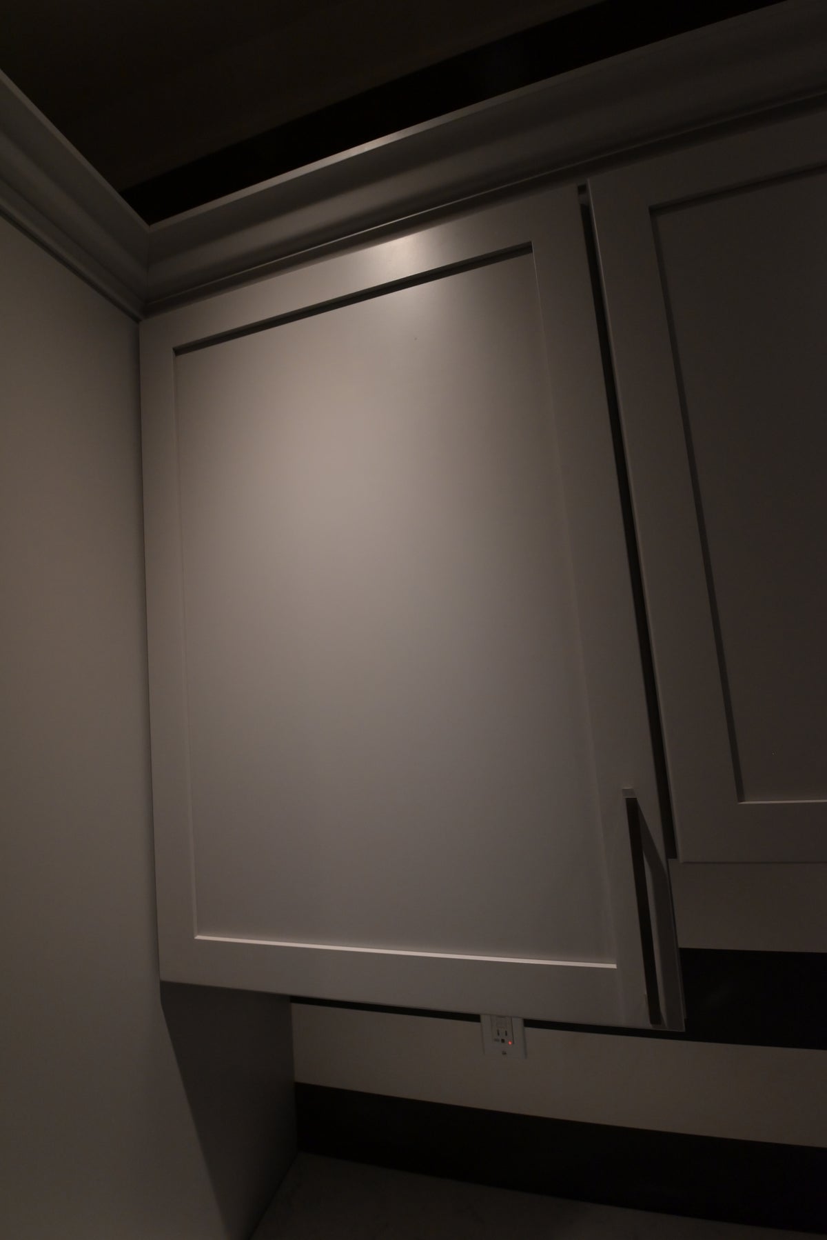 WoodHarbor Transitional Warm Gray Kitchenette with Appliances