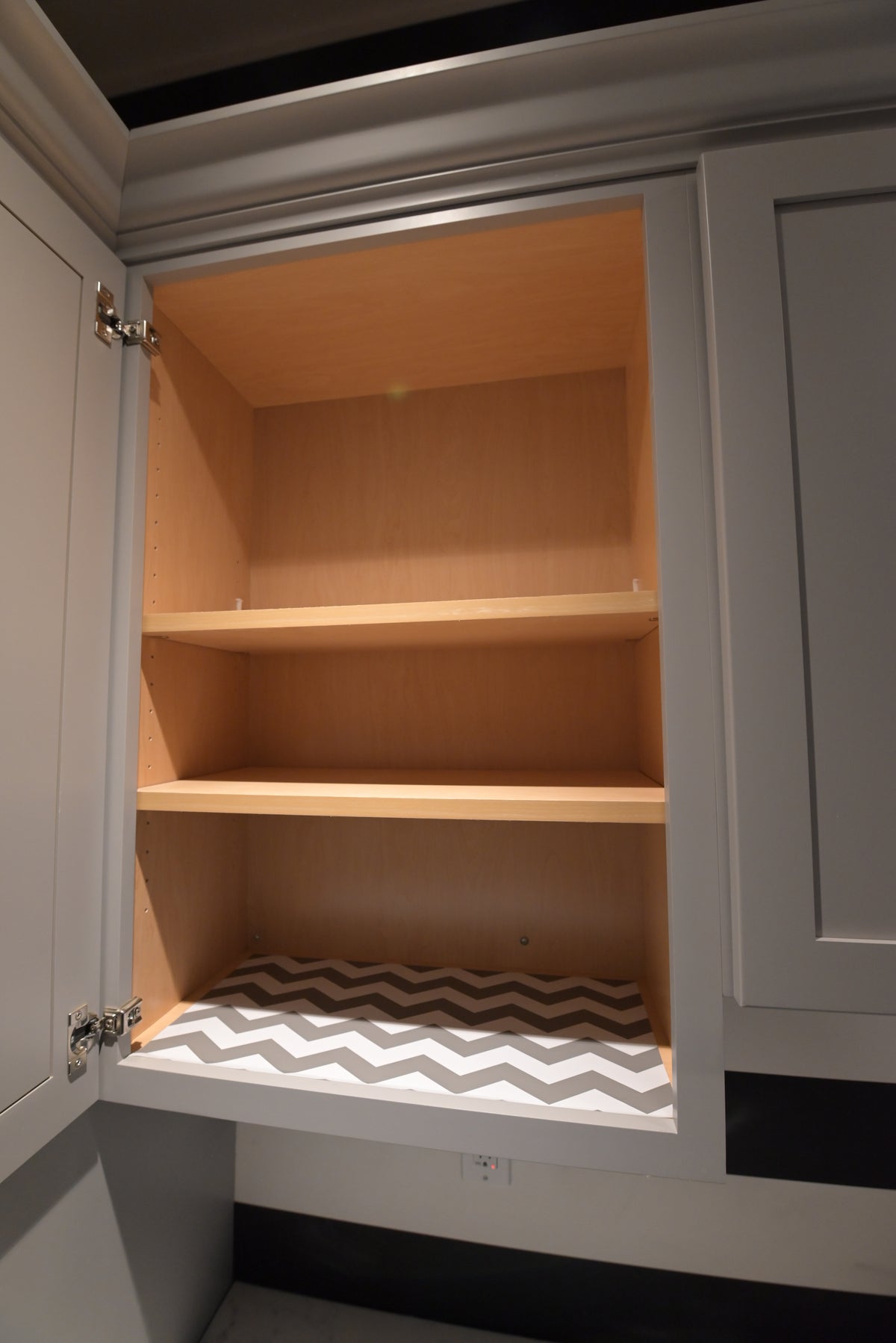WoodHarbor Transitional Warm Gray Kitchenette with Appliances