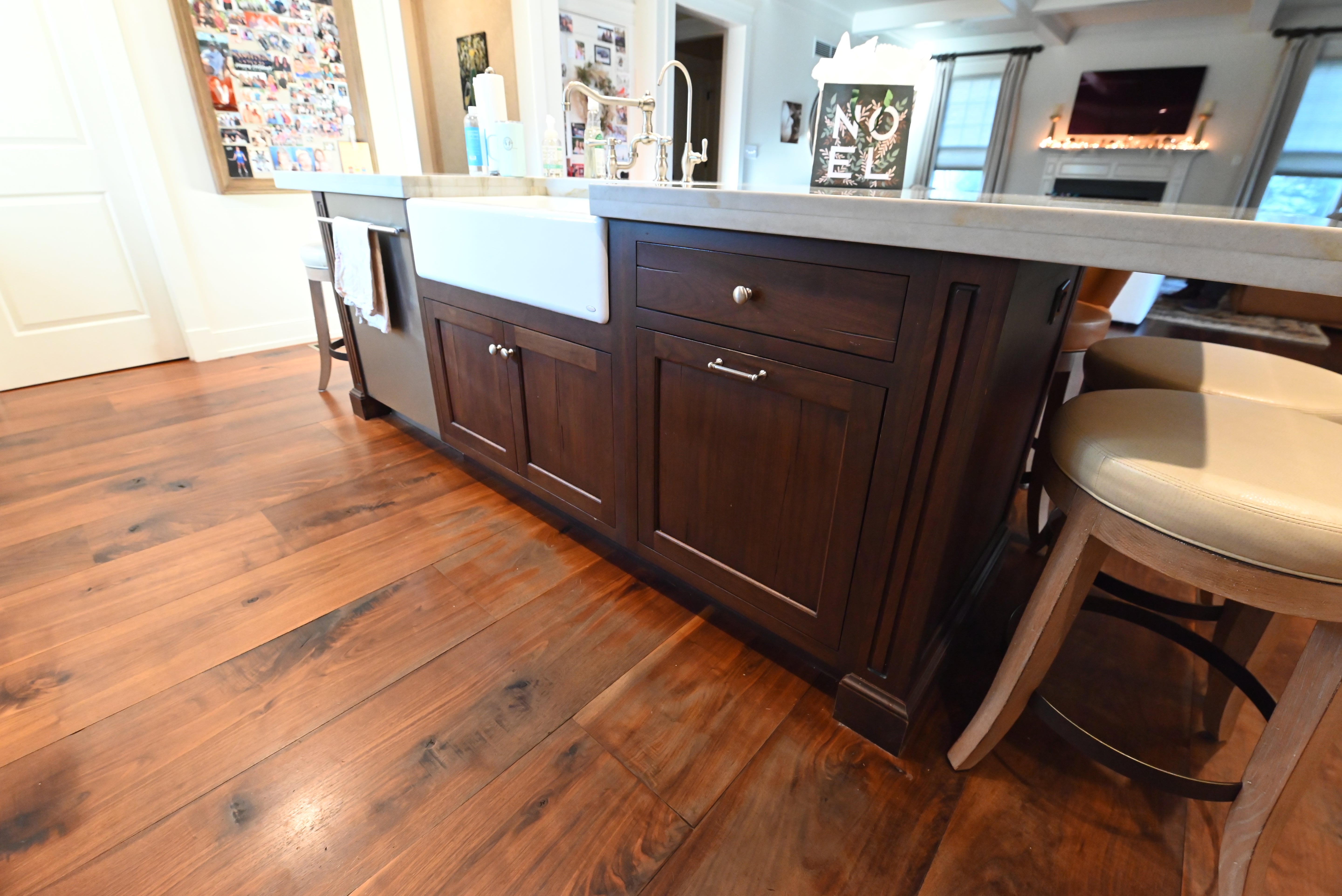 Kountry Kraft Distressed Textured White Traditional Pre-Owned Kitchen