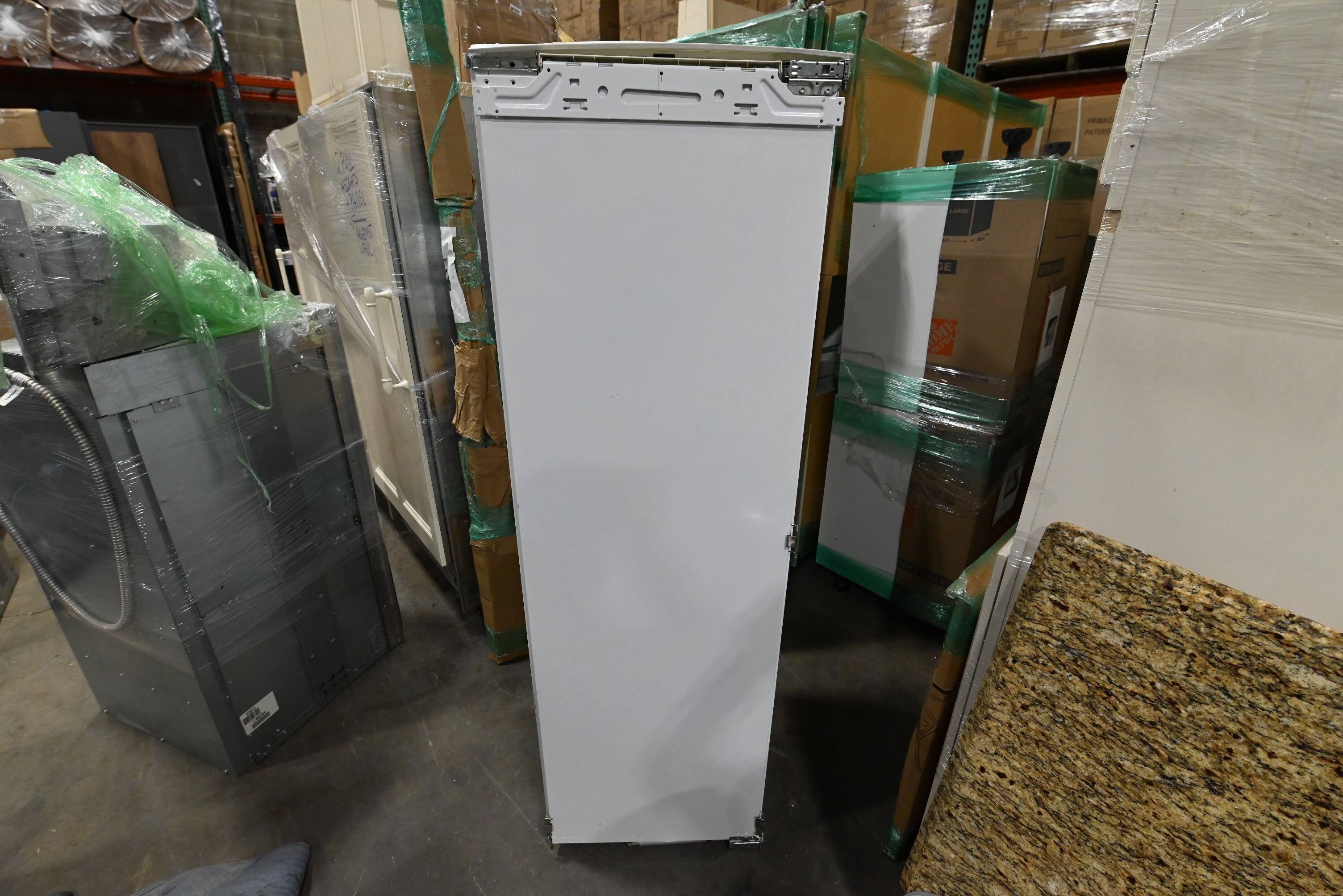 Bulthaup Beauty: White Kitchenette with Appliances