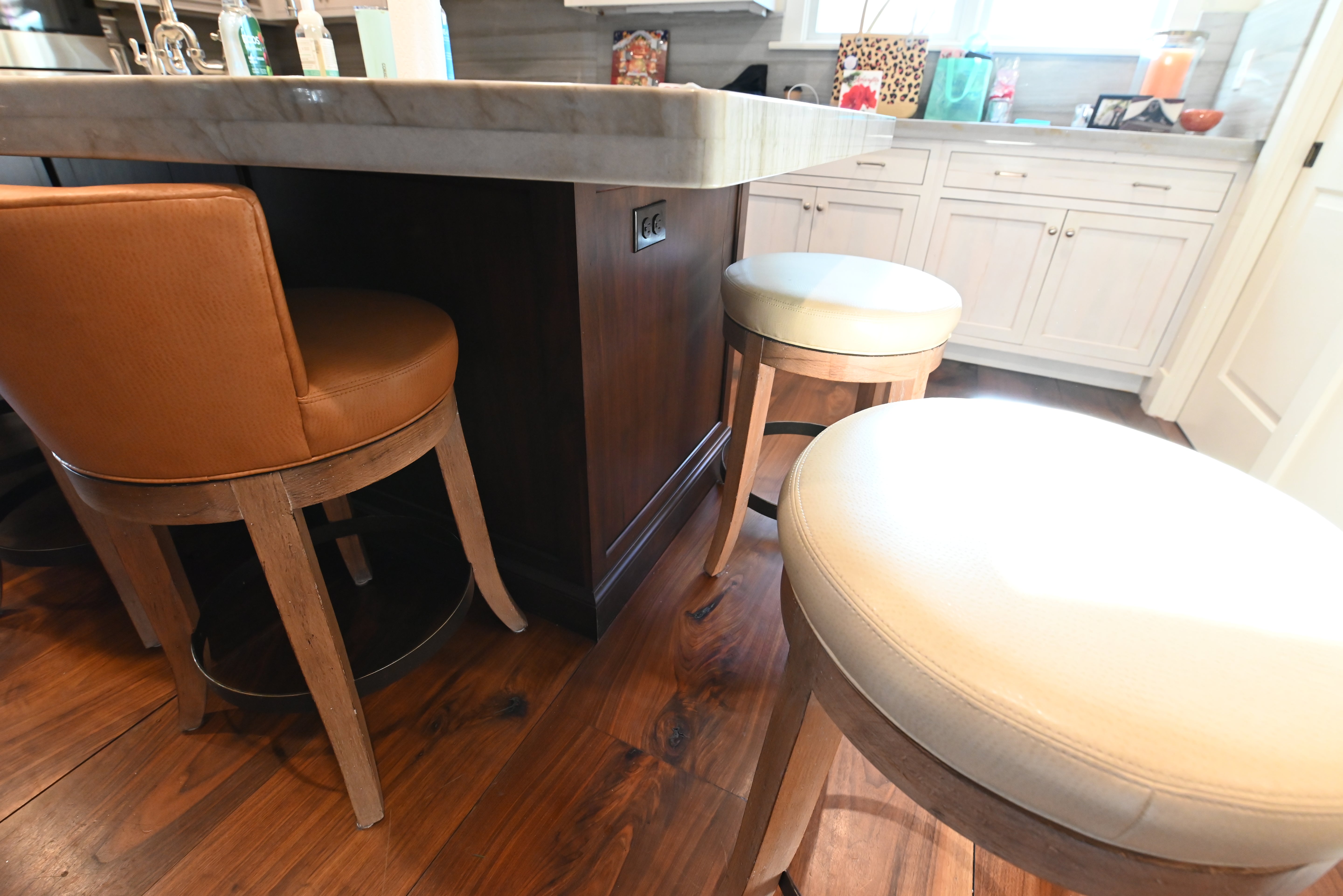 Kountry Kraft Distressed Textured White Traditional Pre-Owned Kitchen