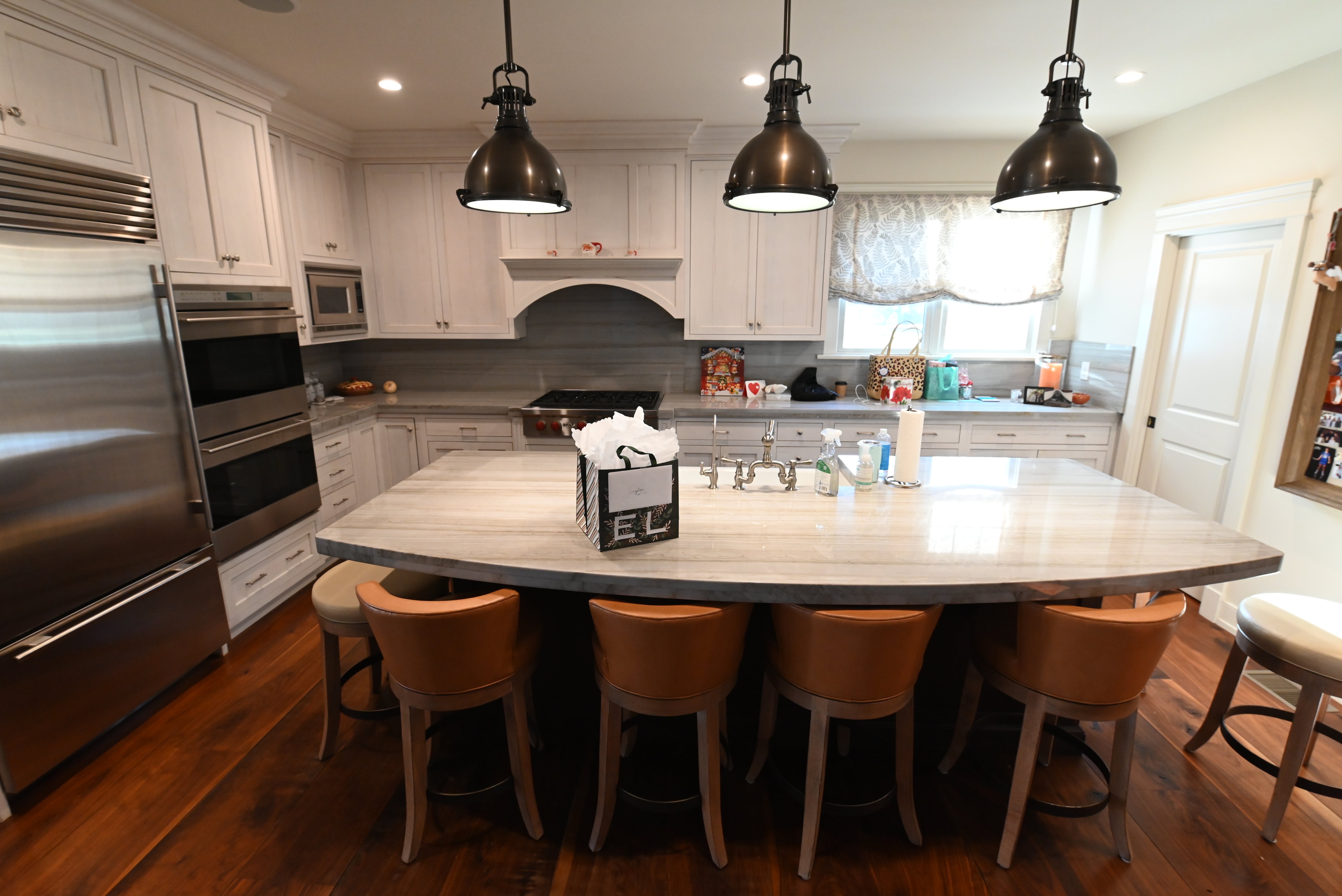 Kountry Kraft Distressed Textured White Traditional Pre-Owned Kitchen