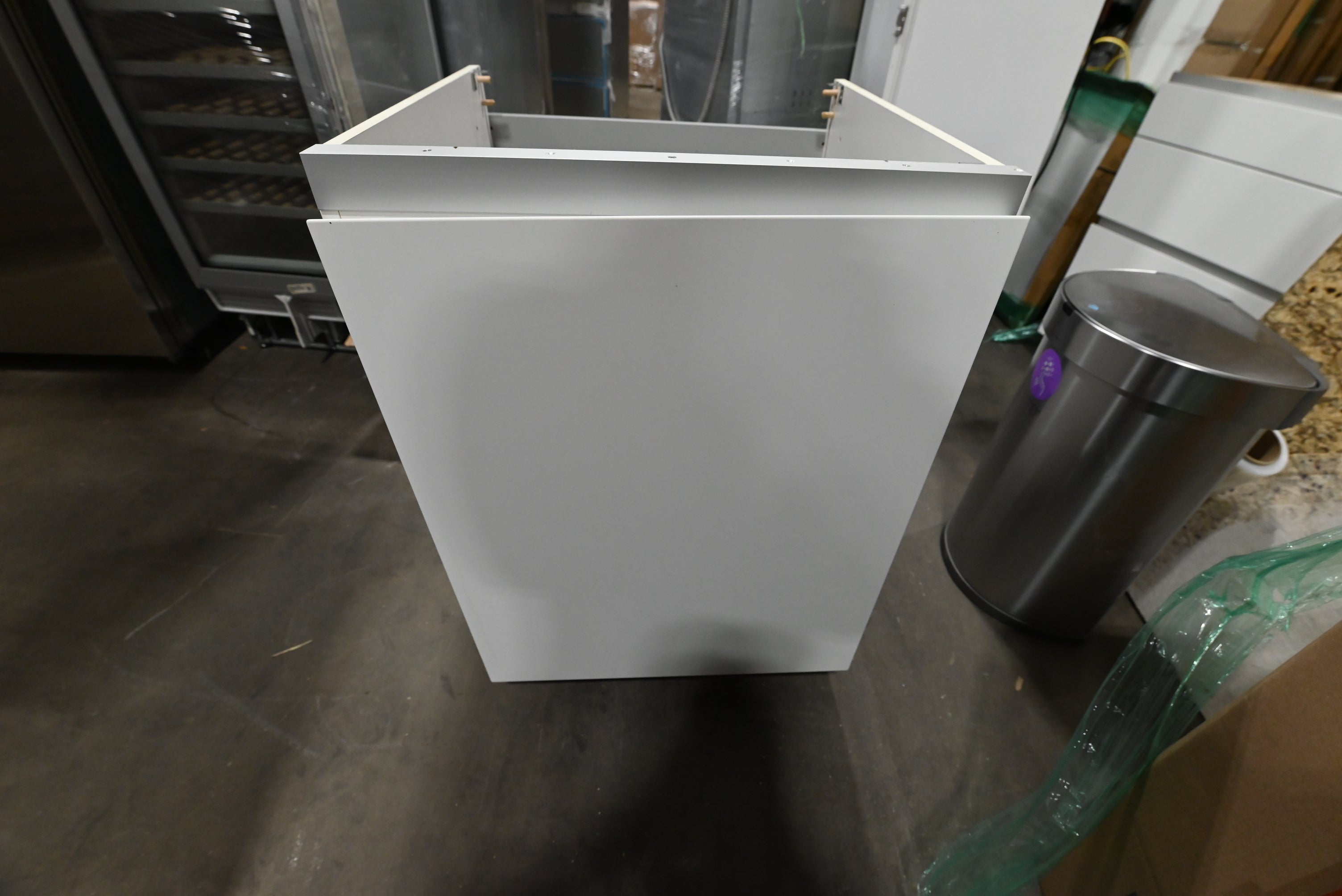 Bulthaup Beauty: White Kitchenette with Appliances