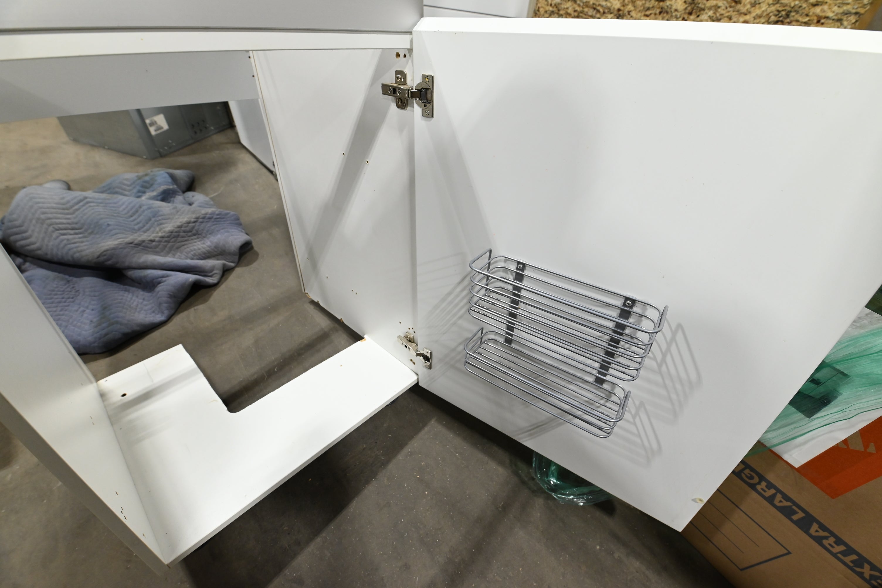 Bulthaup Beauty: White Kitchenette with Appliances