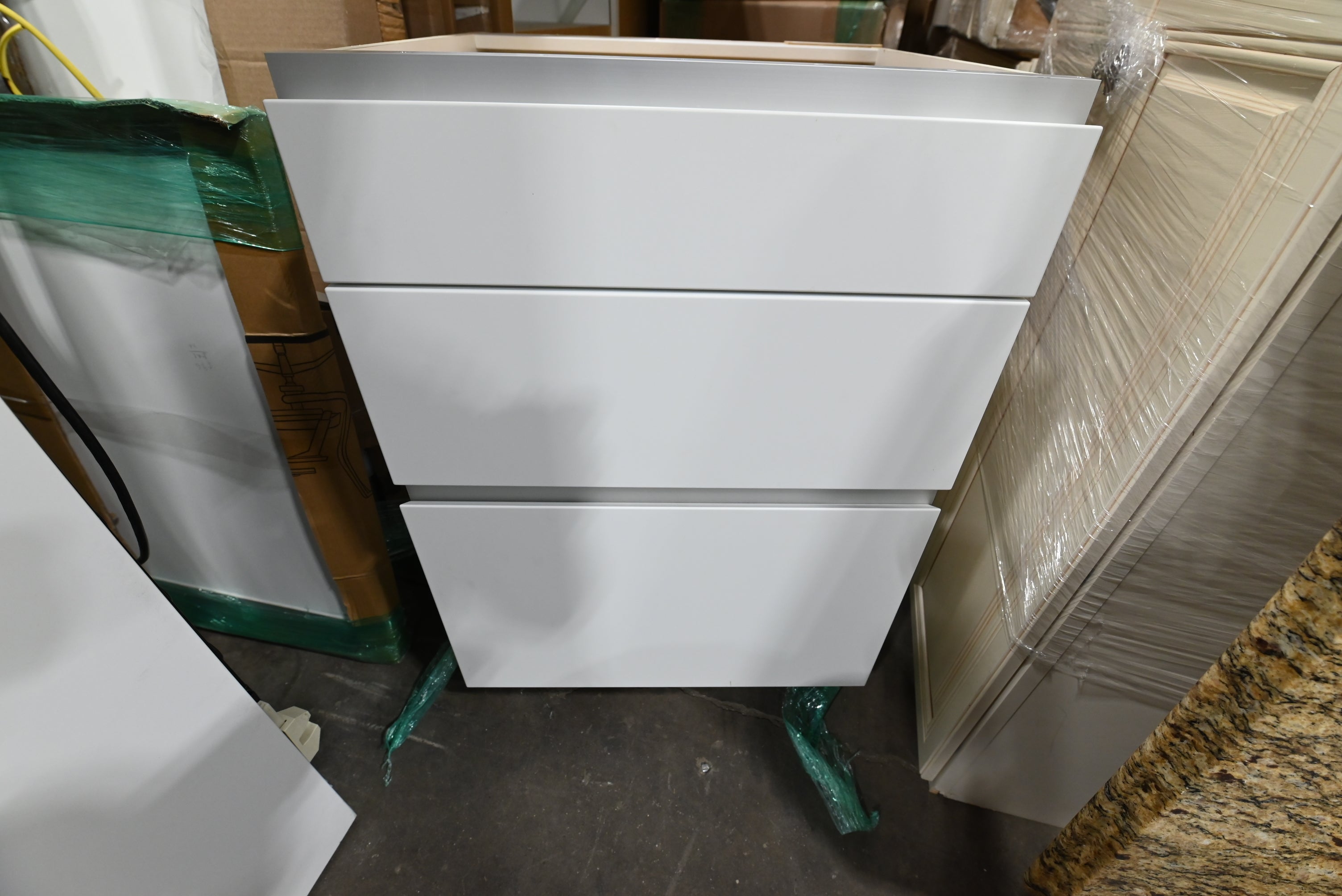 Bulthaup Beauty: White Kitchenette with Appliances