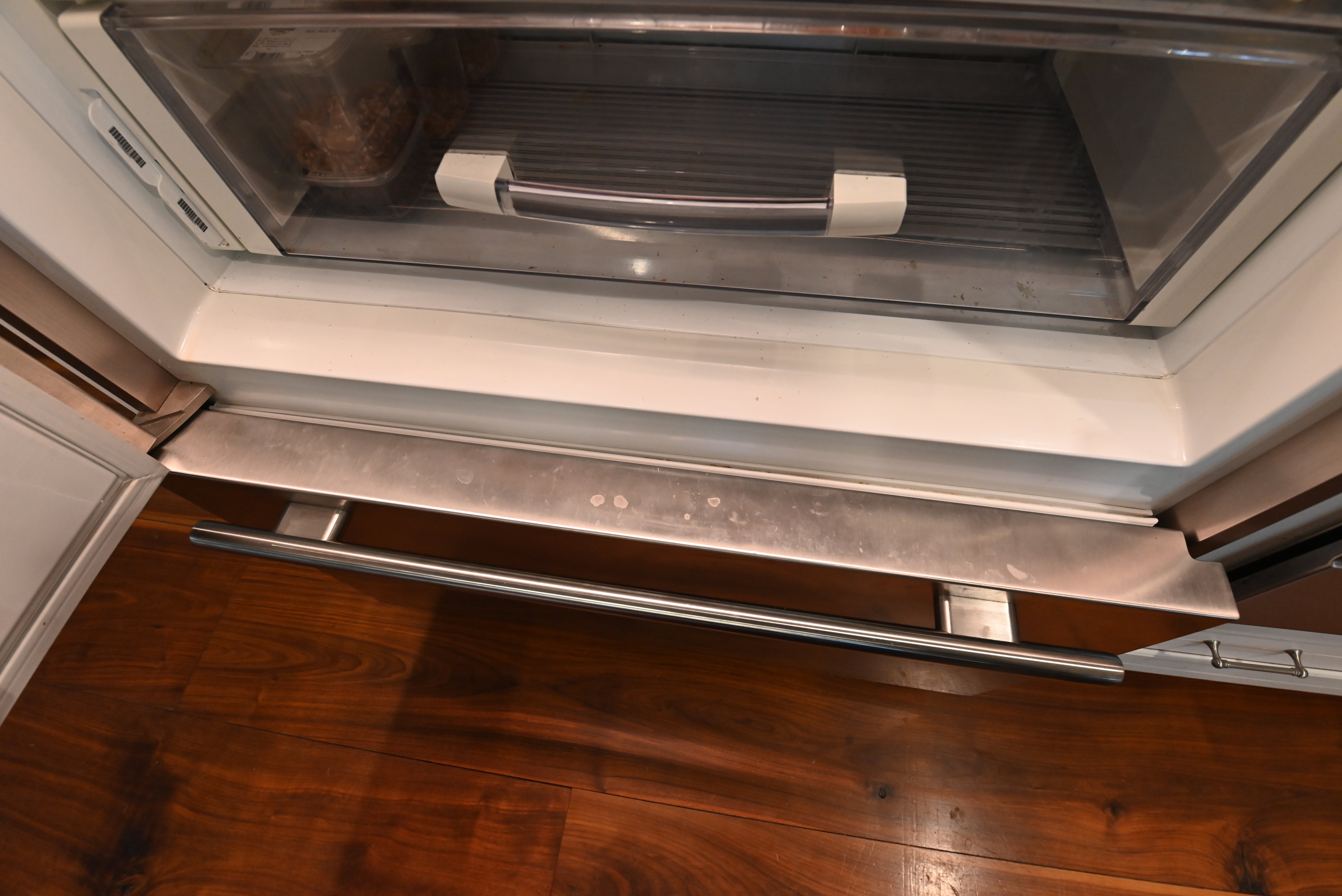 Kountry Kraft Distressed Textured White Traditional Pre-Owned Kitchen