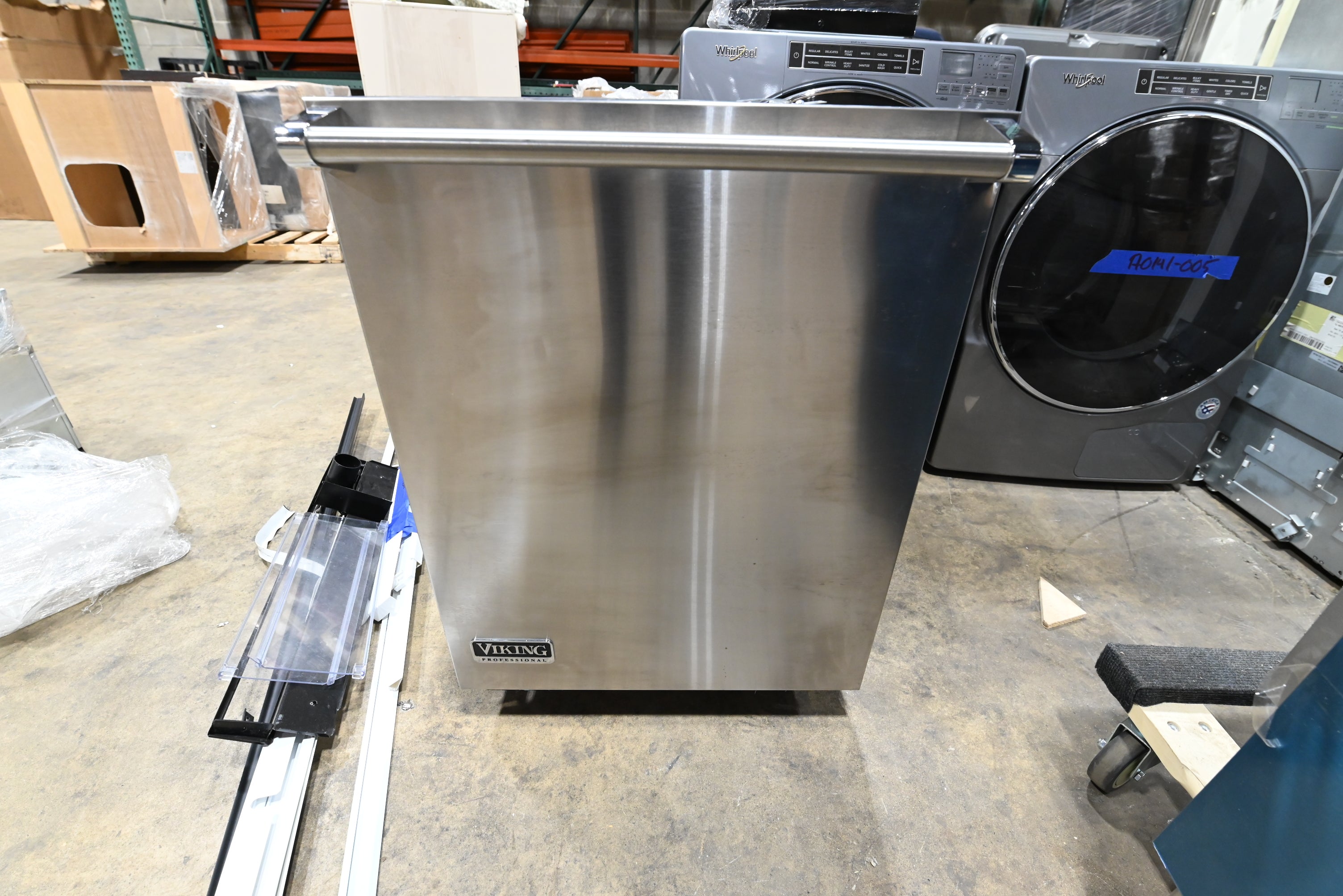 Viking VDB450SS 24" Stainless Steel Dishwasher - Working Display