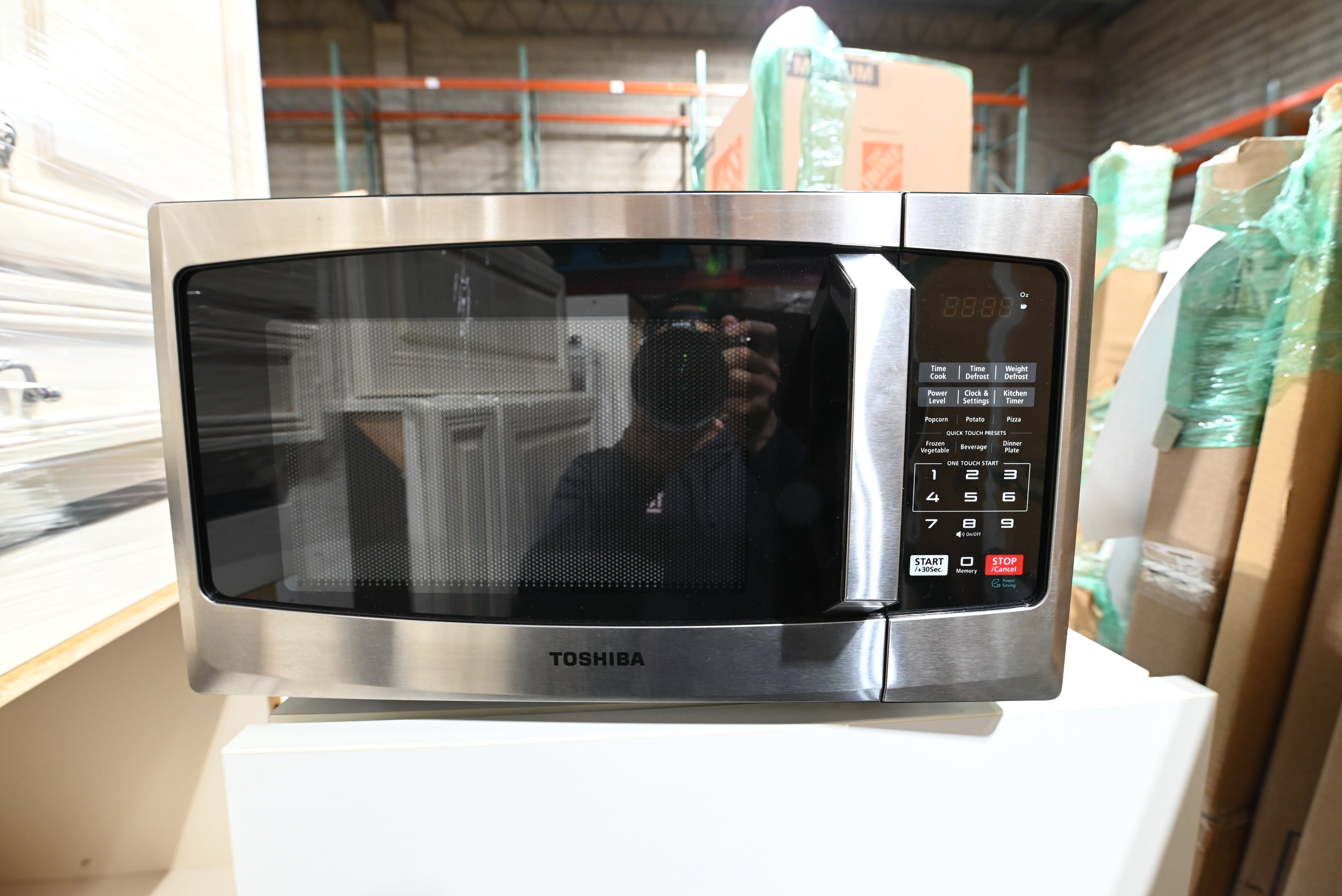 Bulthaup Beauty: White Kitchenette with Appliances