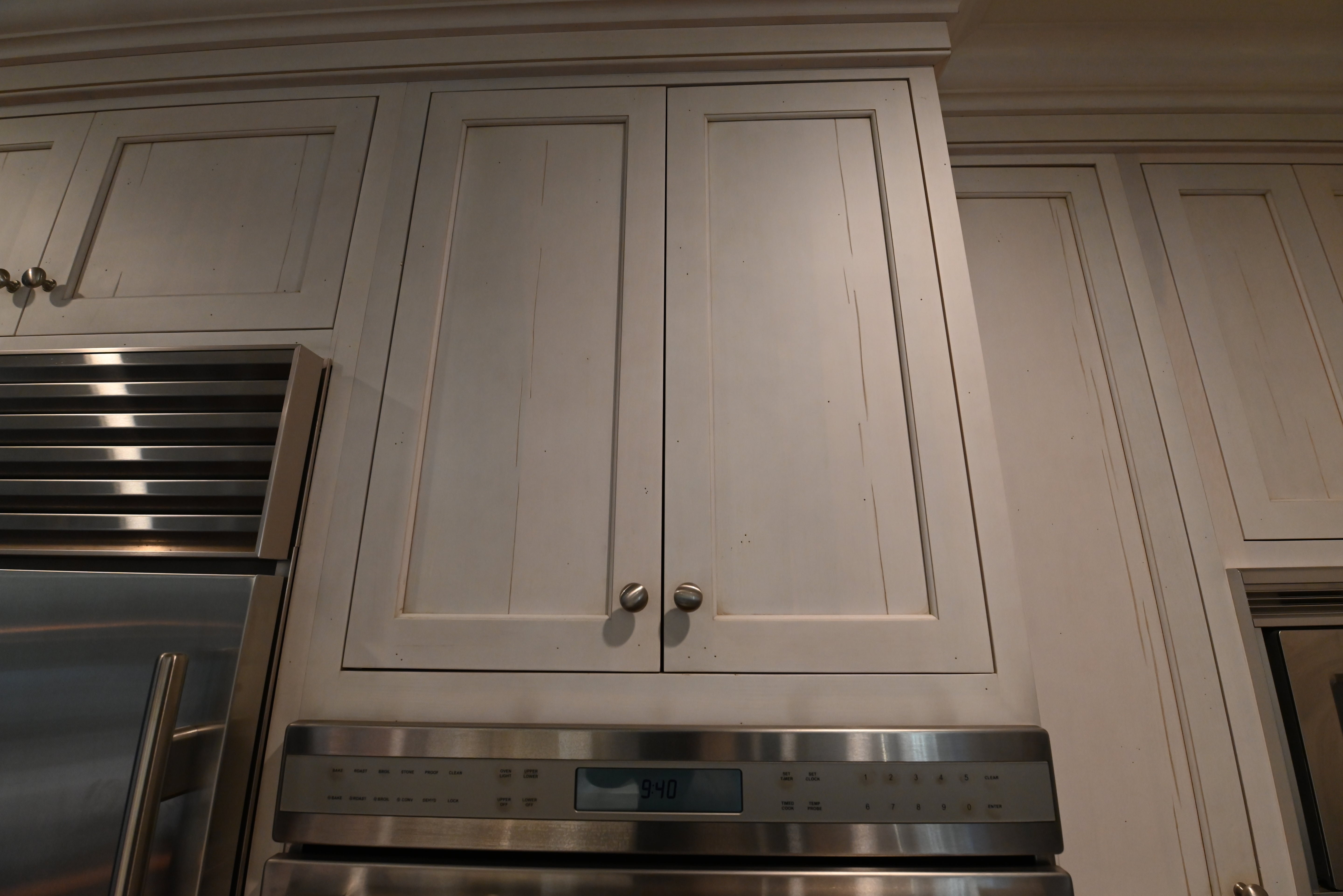 Kountry Kraft Distressed Textured White Traditional Pre-Owned Kitchen