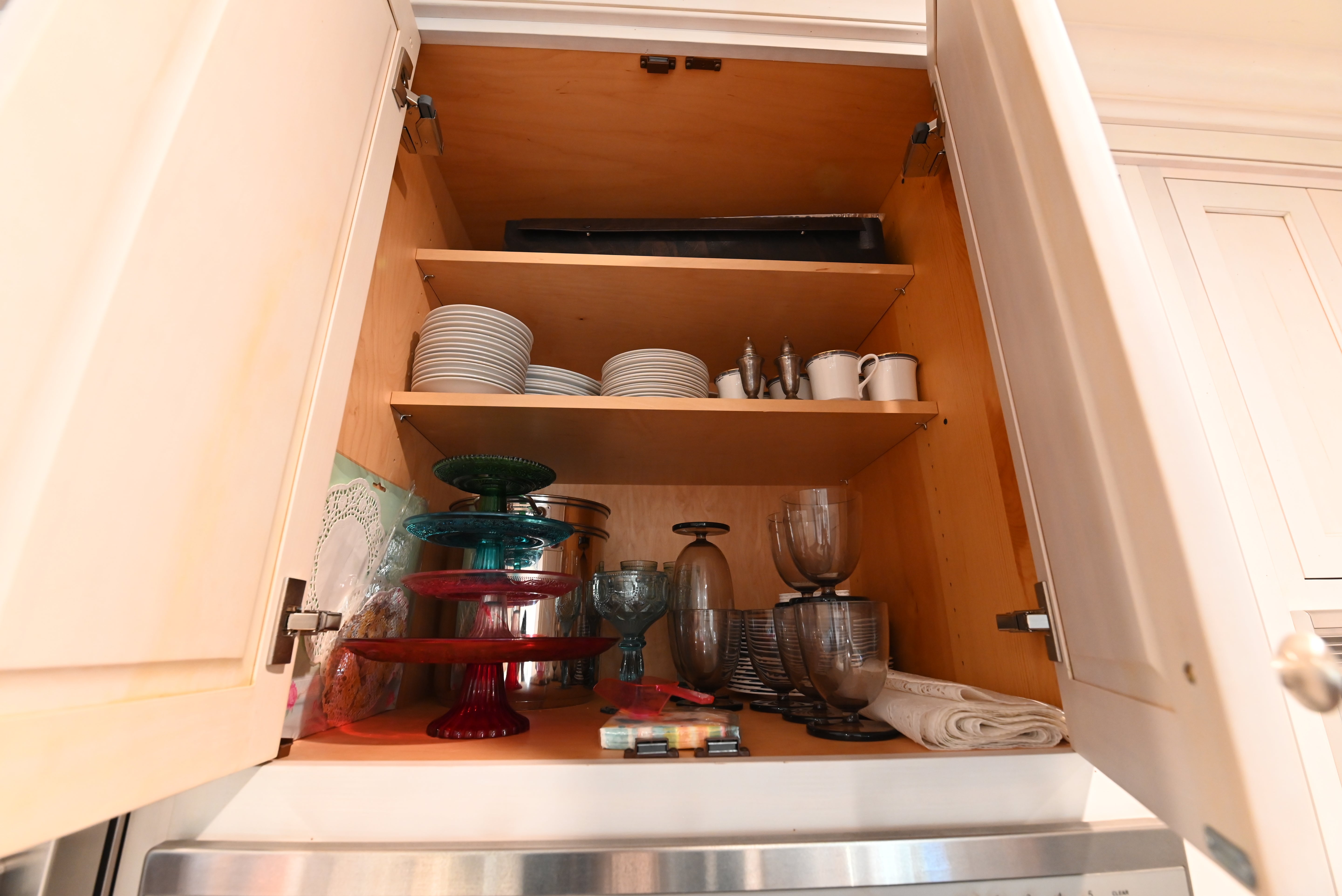 Kountry Kraft Distressed Textured White Traditional Pre-Owned Kitchen