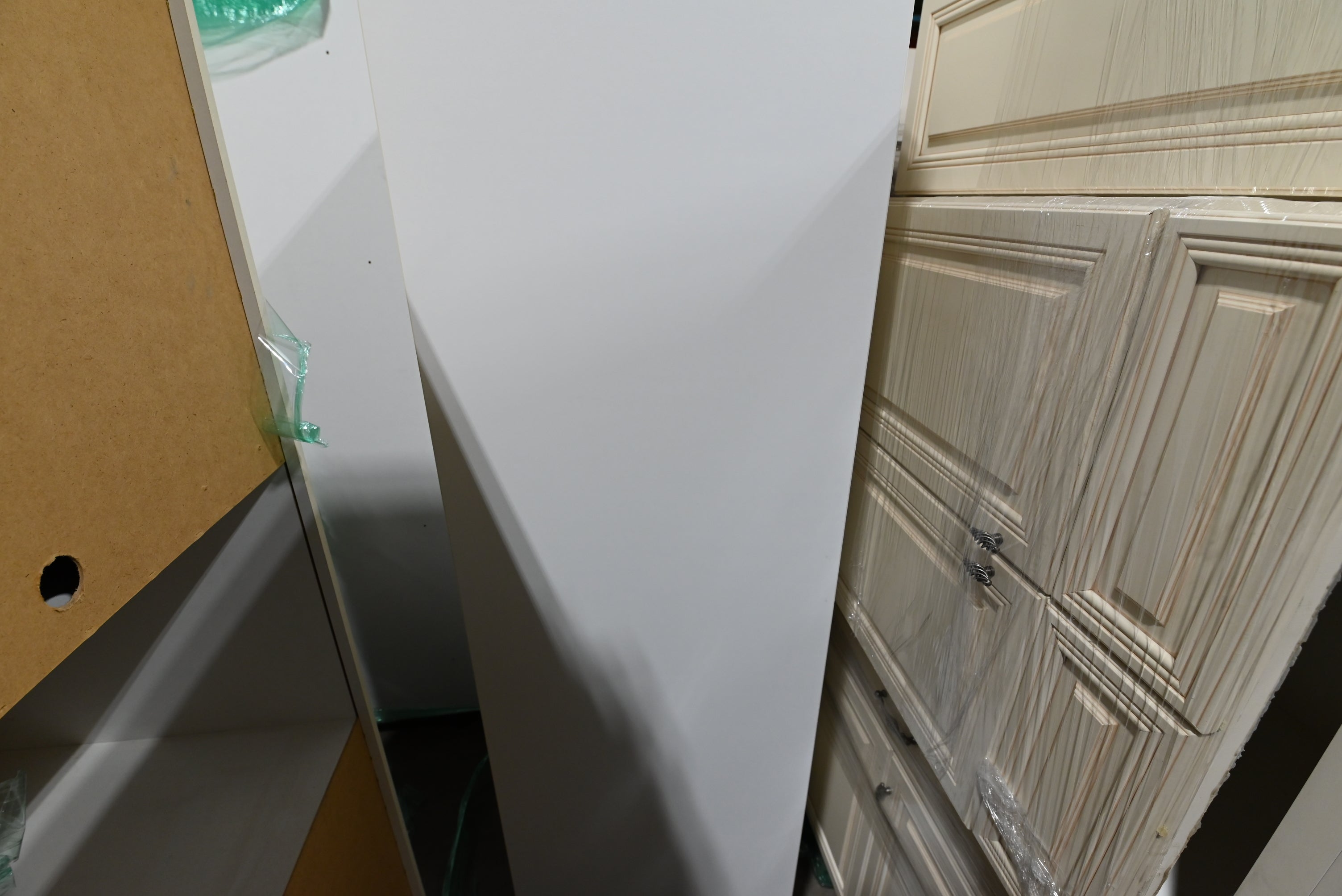 Bulthaup Beauty: White Kitchenette with Appliances