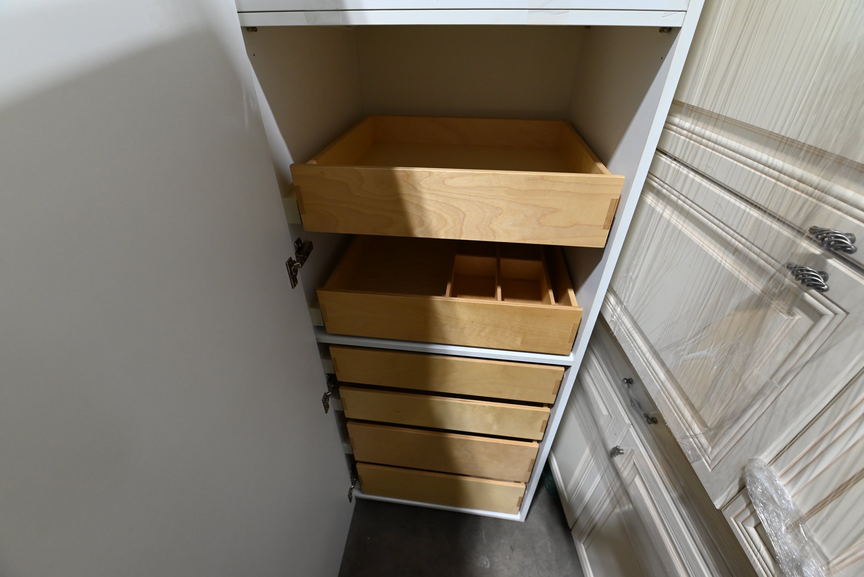 Bulthaup Beauty: White Kitchenette with Appliances