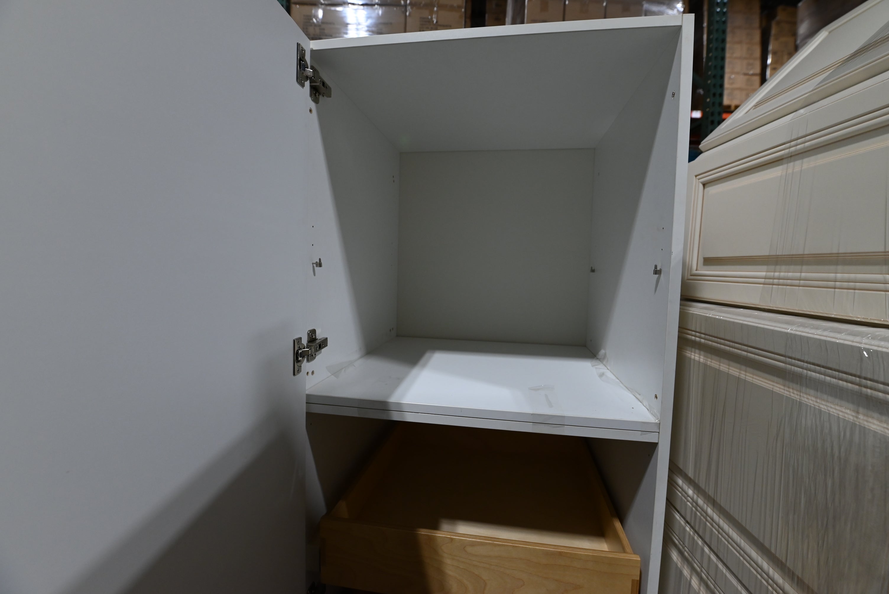 Bulthaup Beauty: White Kitchenette with Appliances