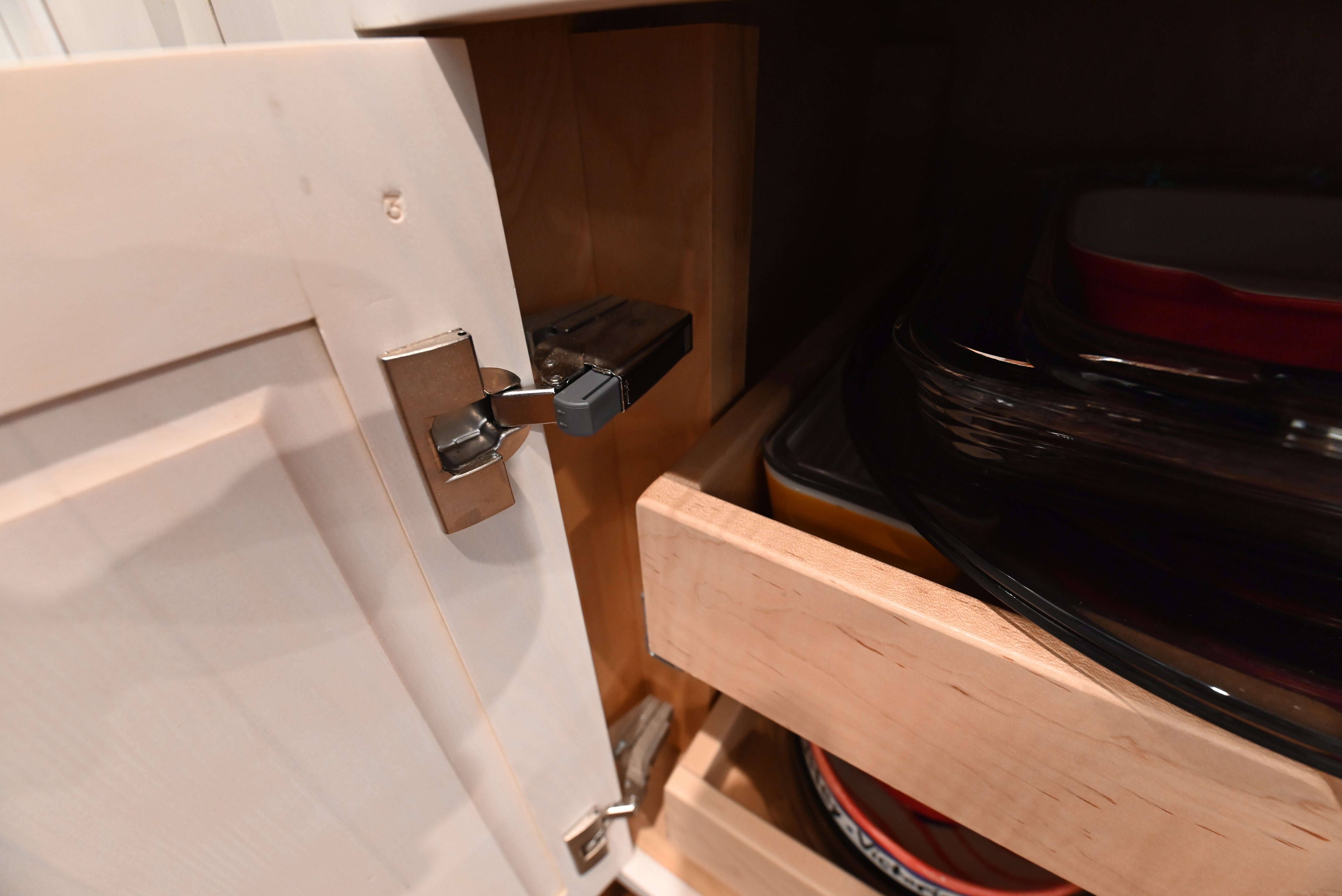 Kountry Kraft Distressed Textured White Traditional Pre-Owned Kitchen