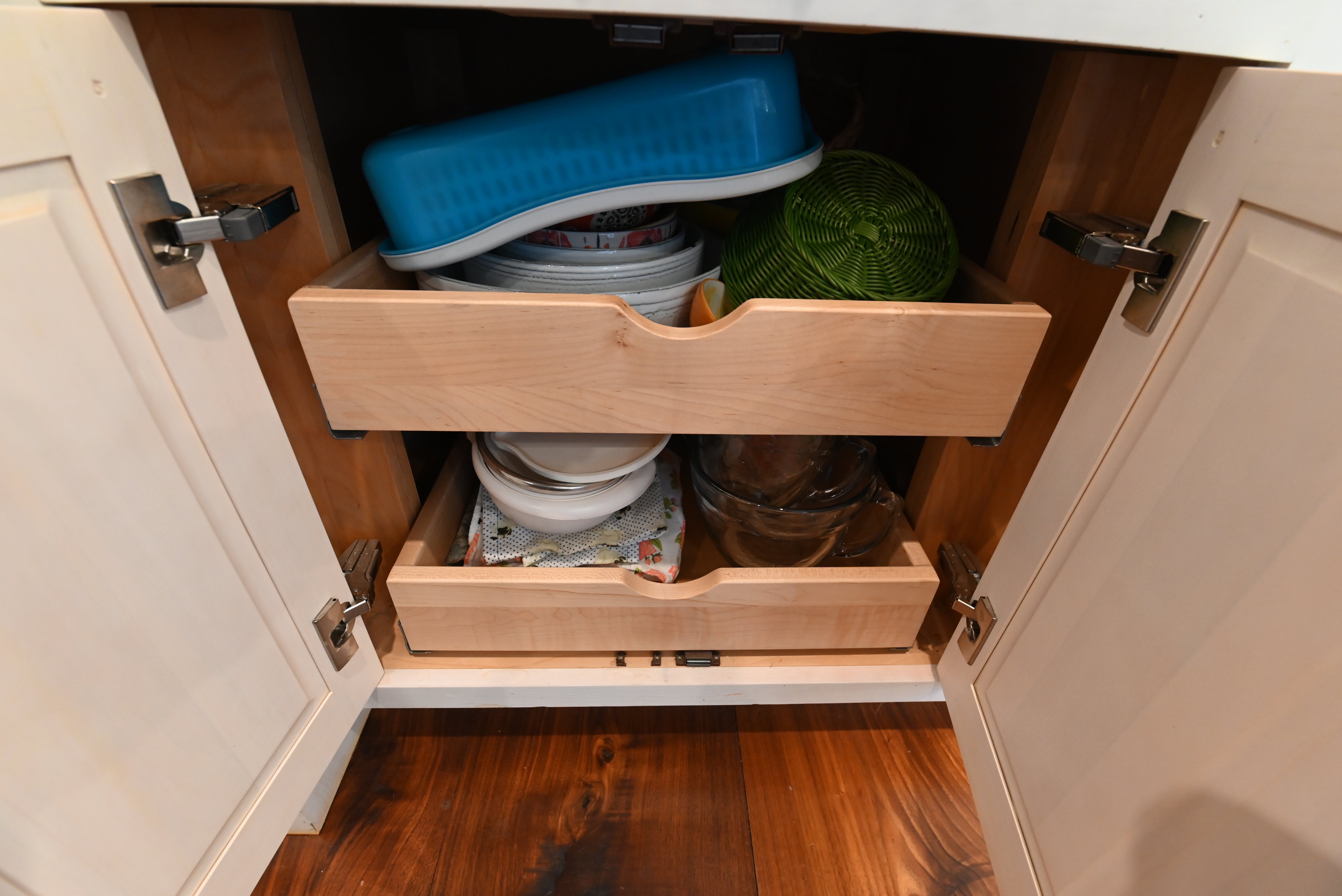 Kountry Kraft Distressed Textured White Traditional Pre-Owned Kitchen