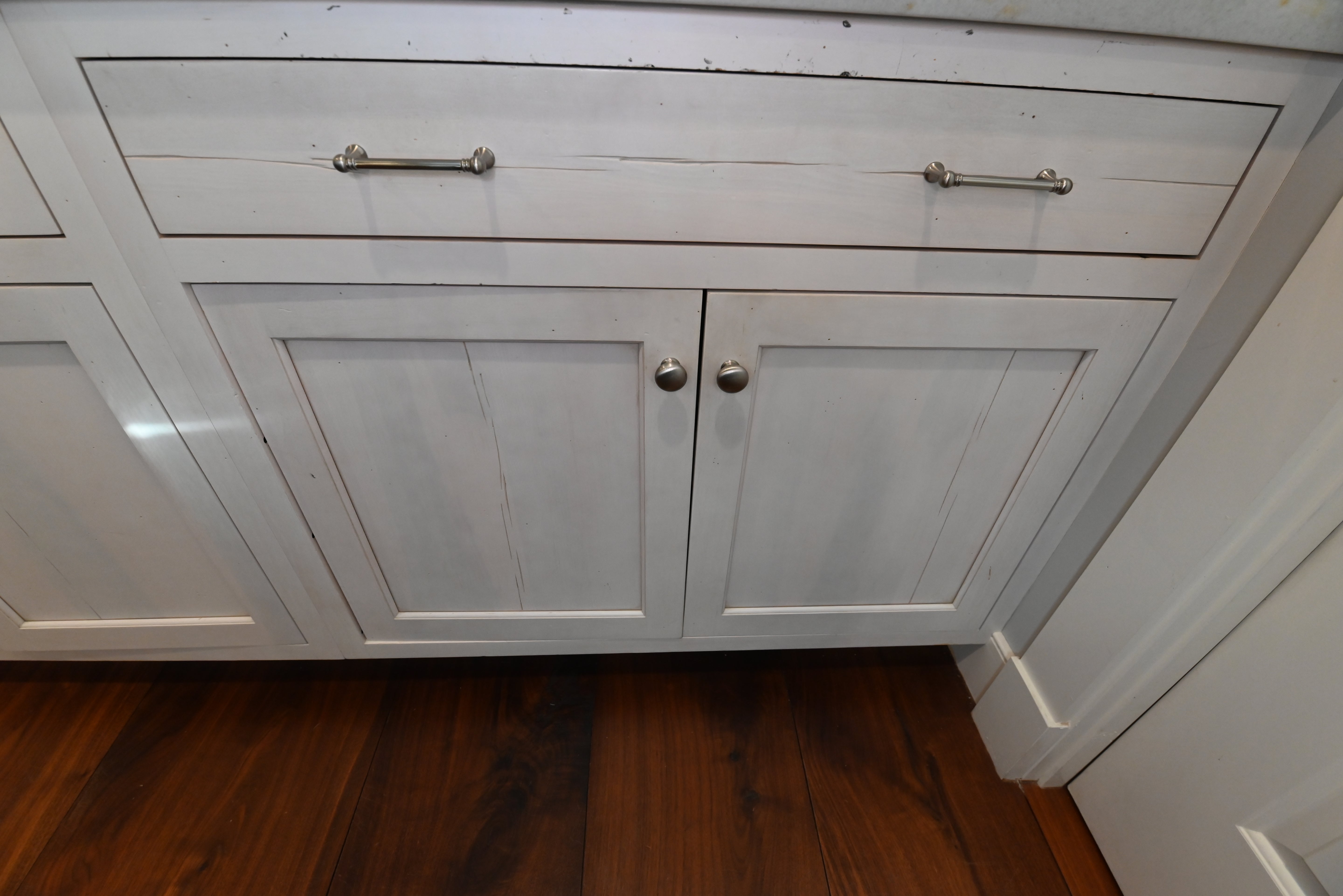 Kountry Kraft Distressed Textured White Traditional Pre-Owned Kitchen