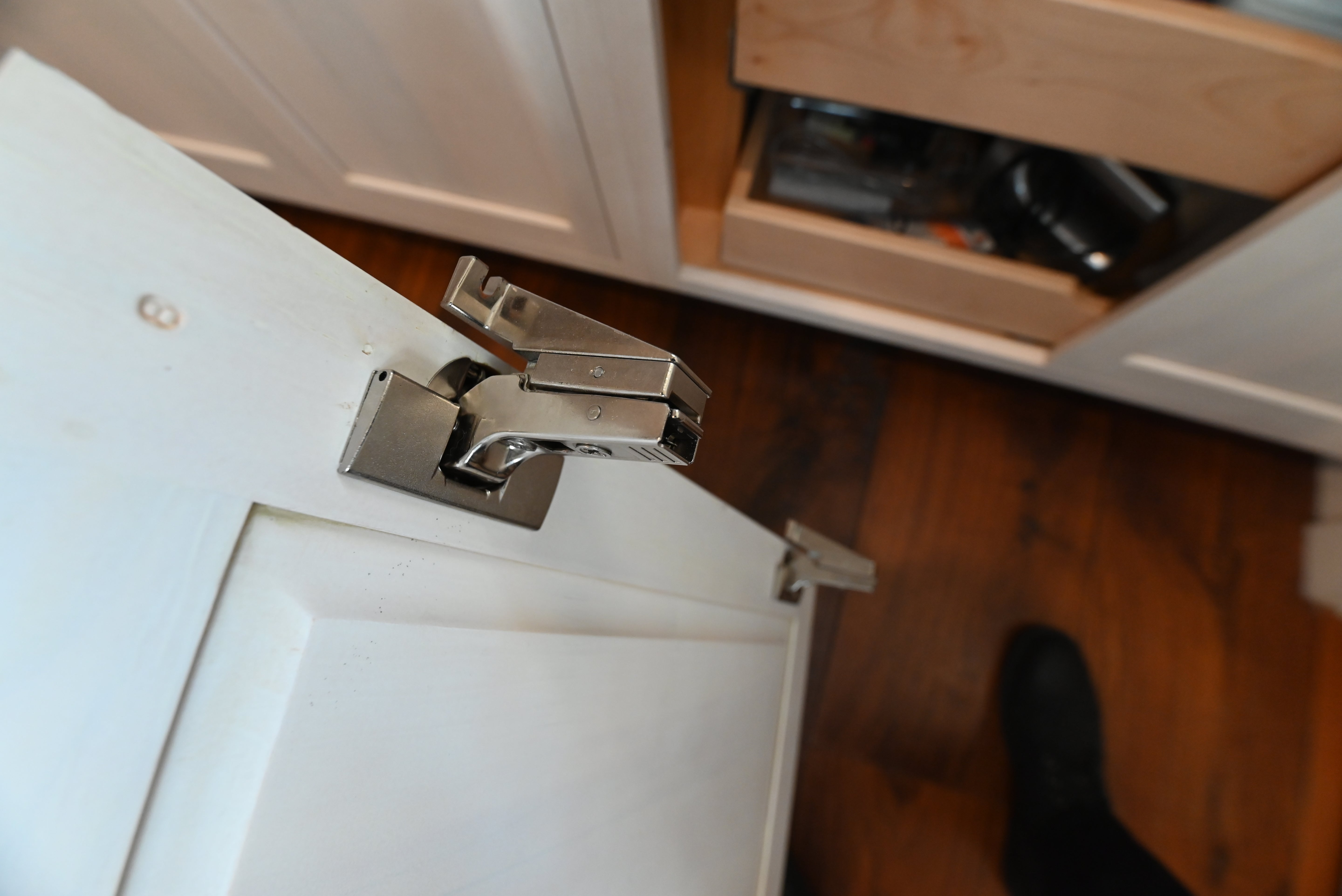 Kountry Kraft Distressed Textured White Traditional Pre-Owned Kitchen