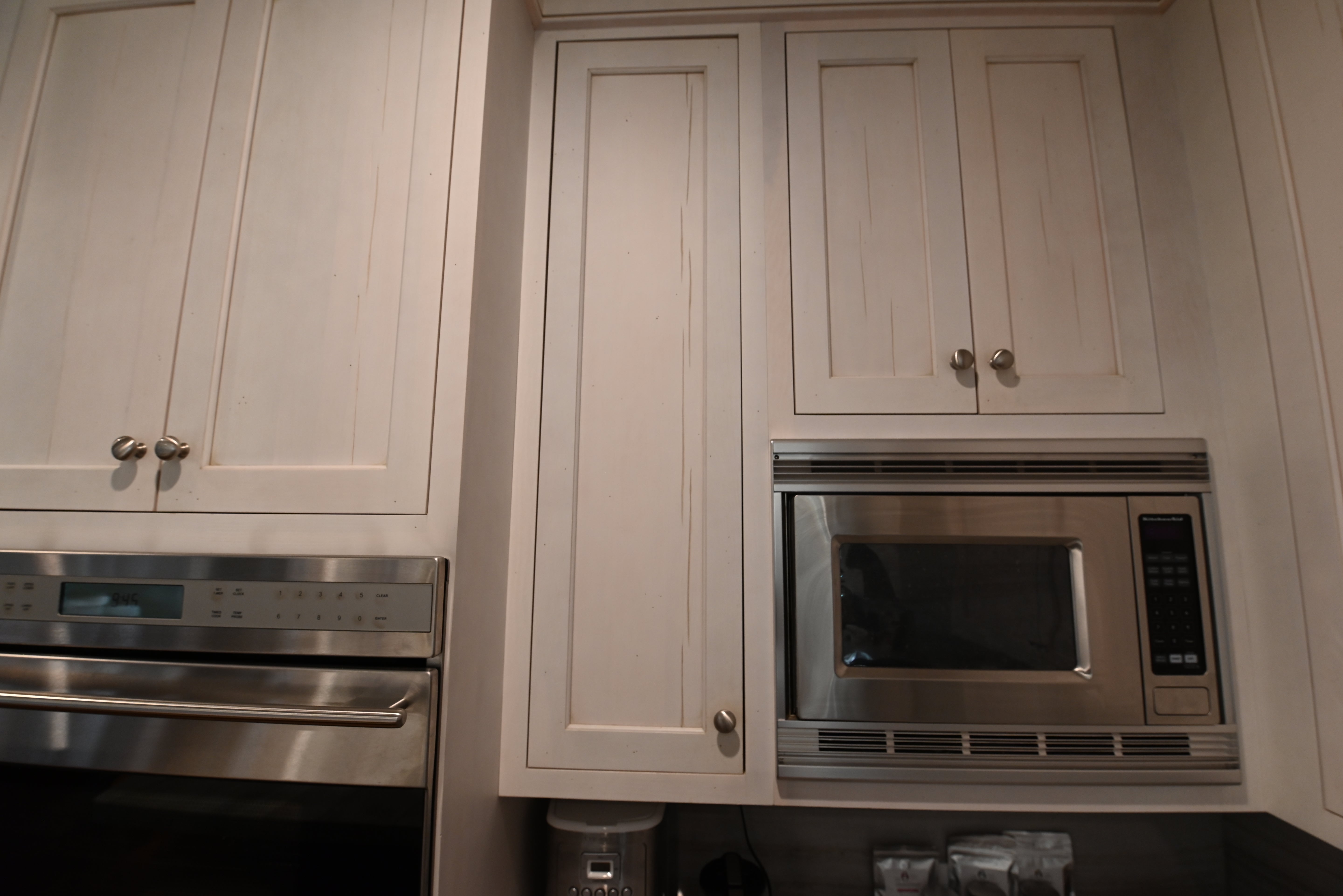 Kountry Kraft Distressed Textured White Traditional Pre-Owned Kitchen