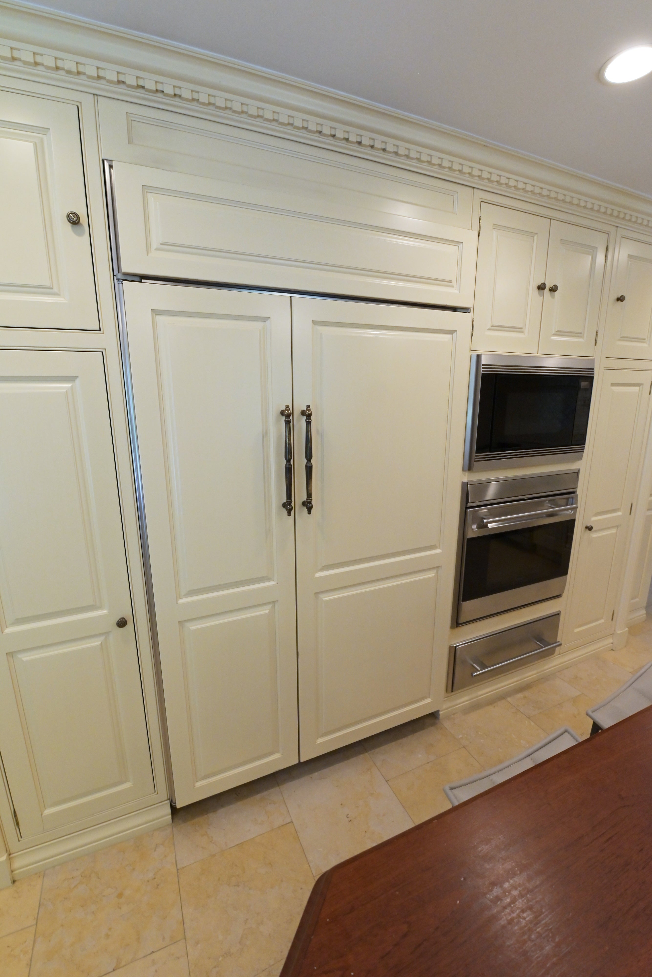Cuisine André Julien Traditional Mannequin Cream Kitchen with Island