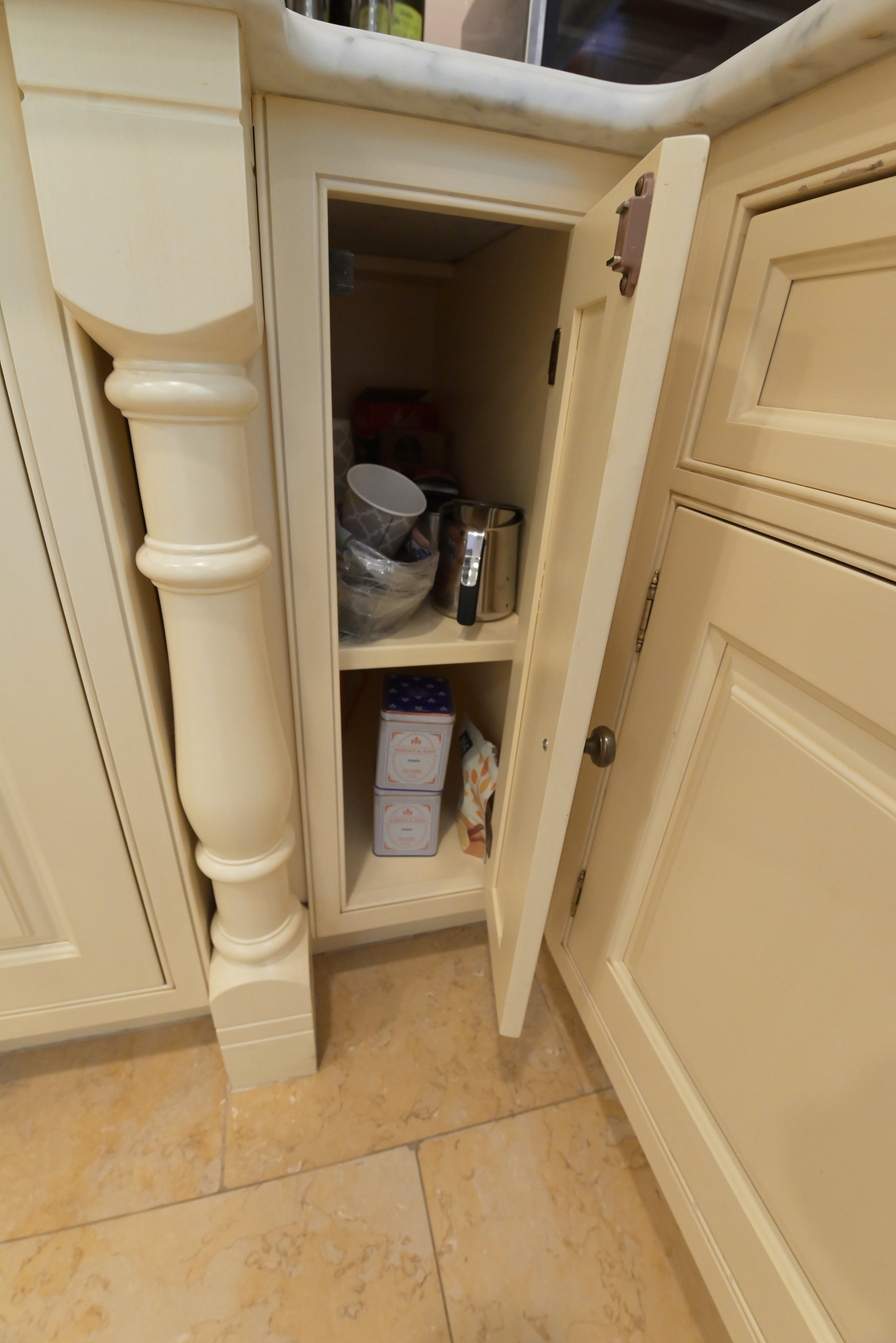 Cuisine André Julien Traditional Mannequin Cream Kitchen with Island