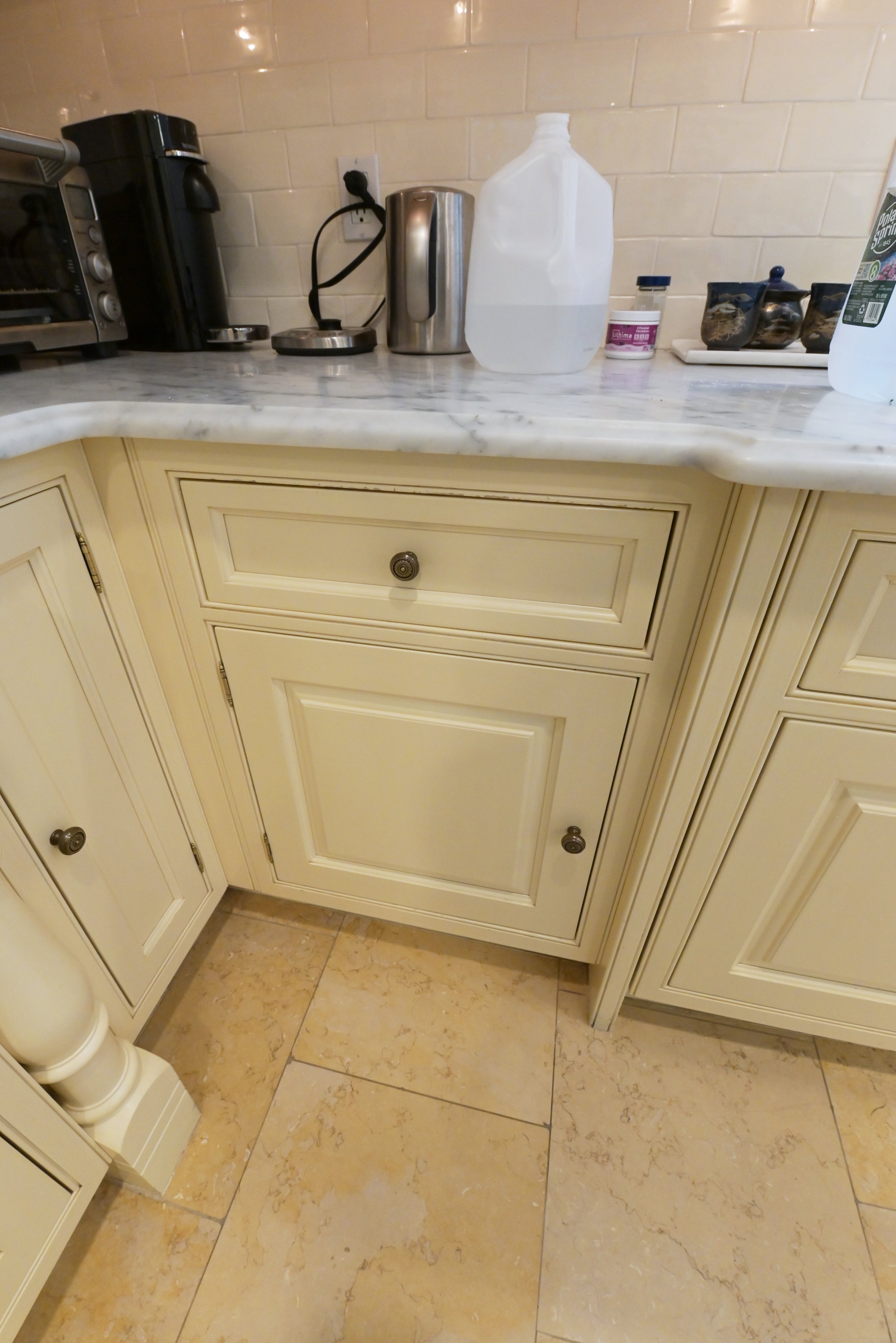 Cuisine André Julien Traditional Mannequin Cream Kitchen with Island