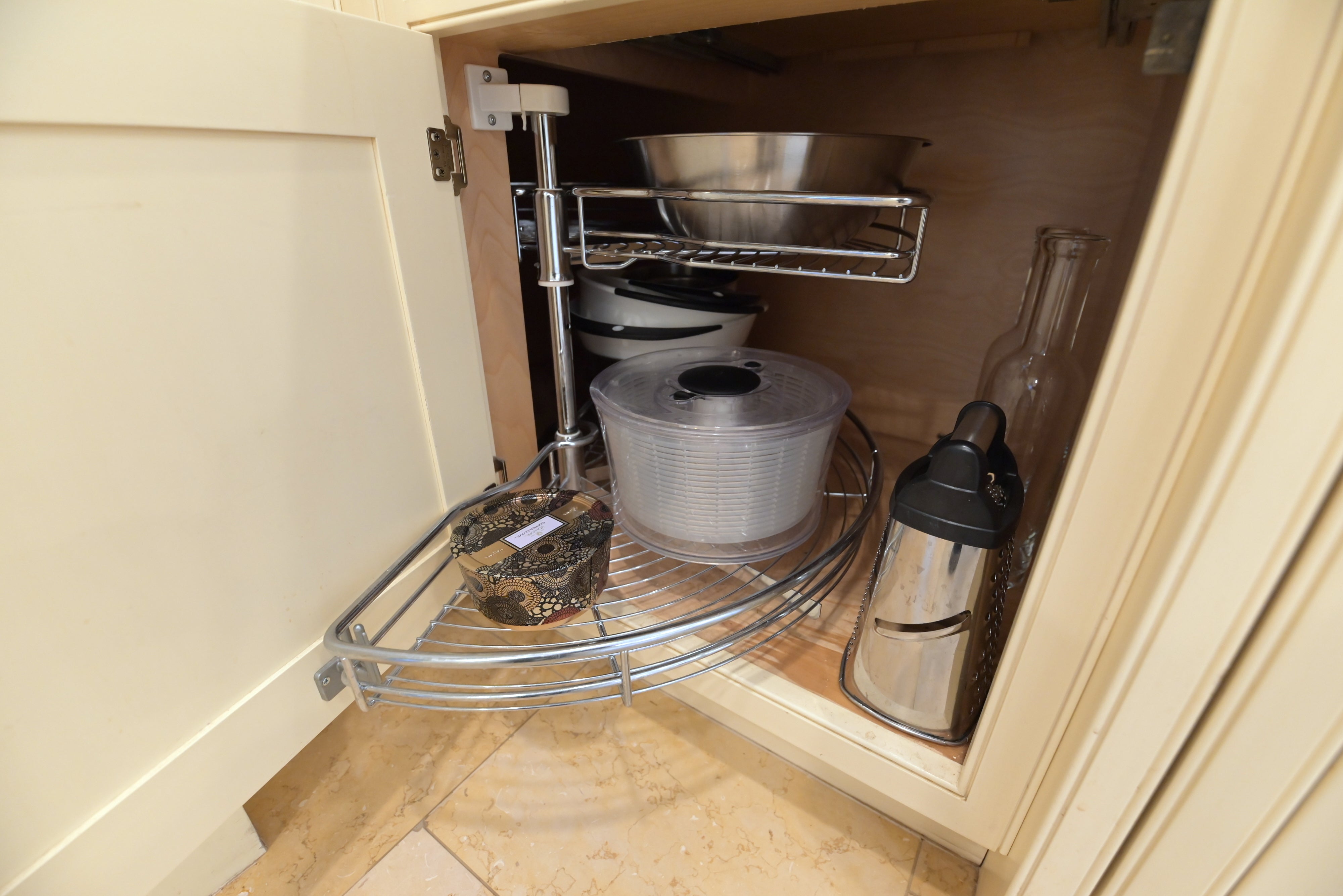 Cuisine André Julien Traditional Mannequin Cream Kitchen with Island