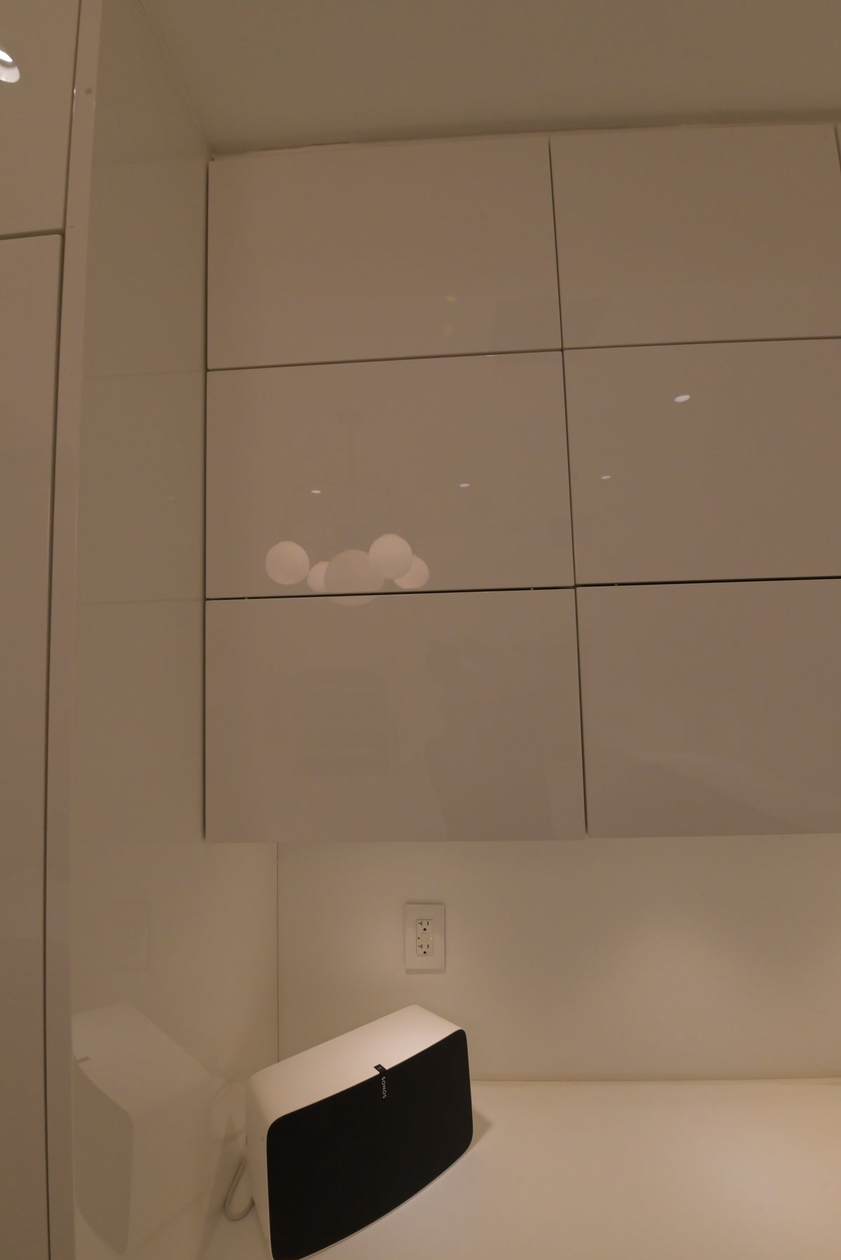 Poliform Modern Glossy White Kitchen with Island & Miele Appliances