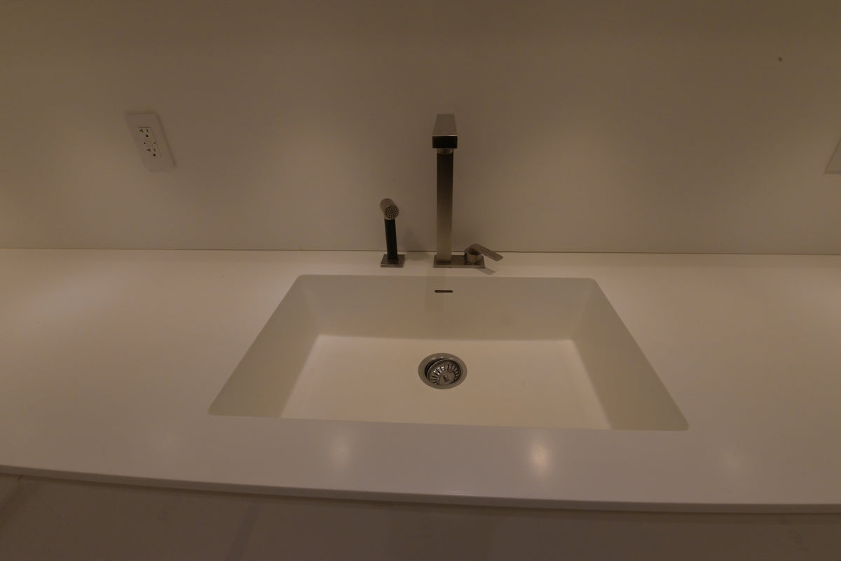 Poliform Modern Glossy White Kitchen with Island & Miele Appliances