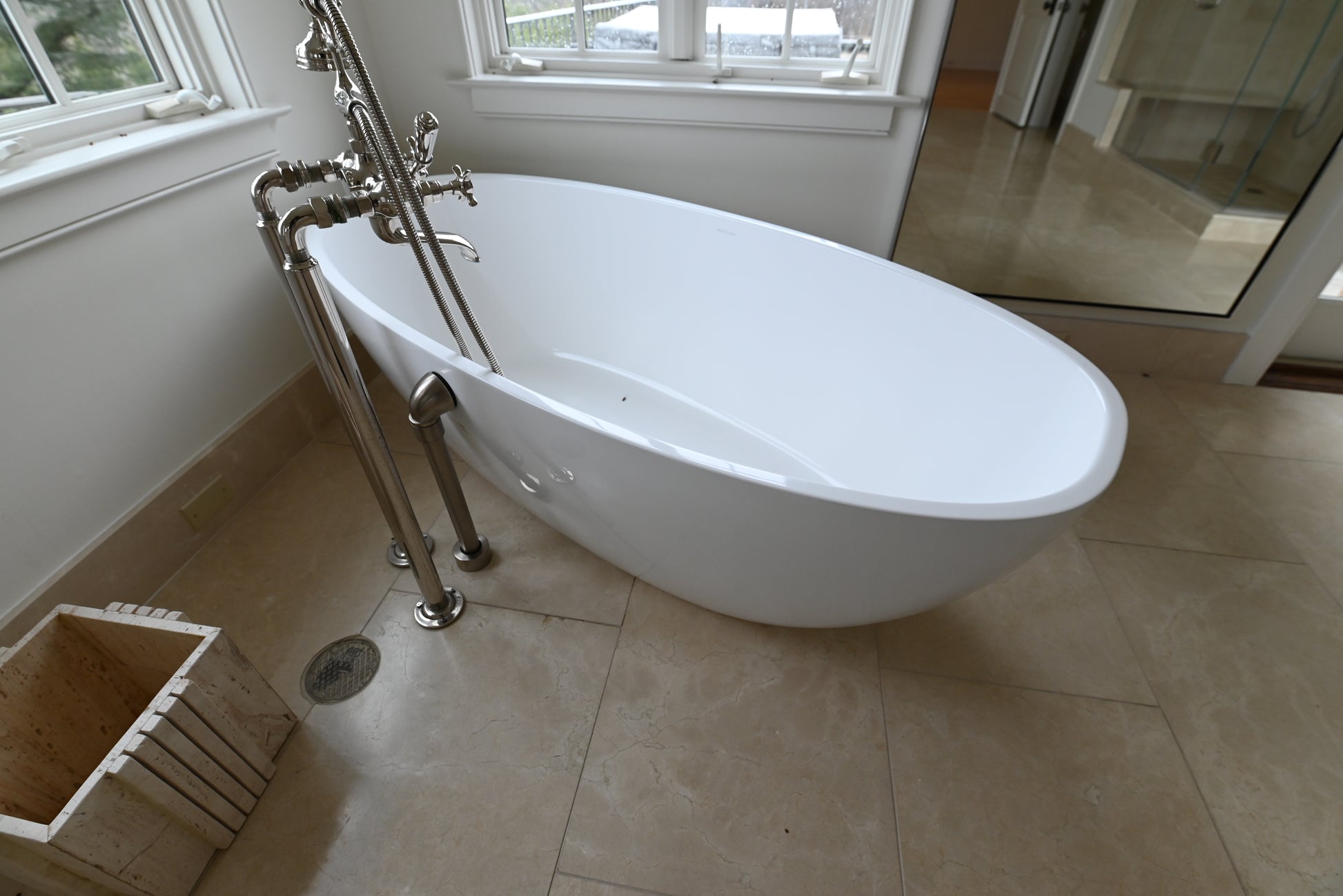 Luxury volcanic limestone composite oval bathtub in white
