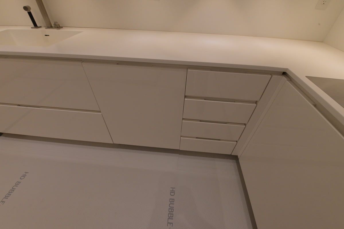 Poliform Modern Glossy White Kitchen with Island & Miele Appliances