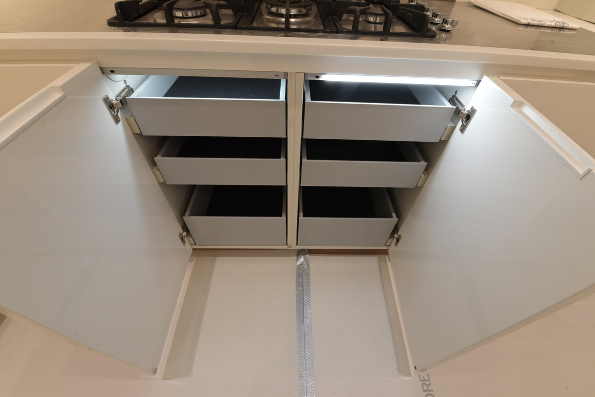 Poliform Modern Glossy White Kitchen with Island & Miele Appliances
