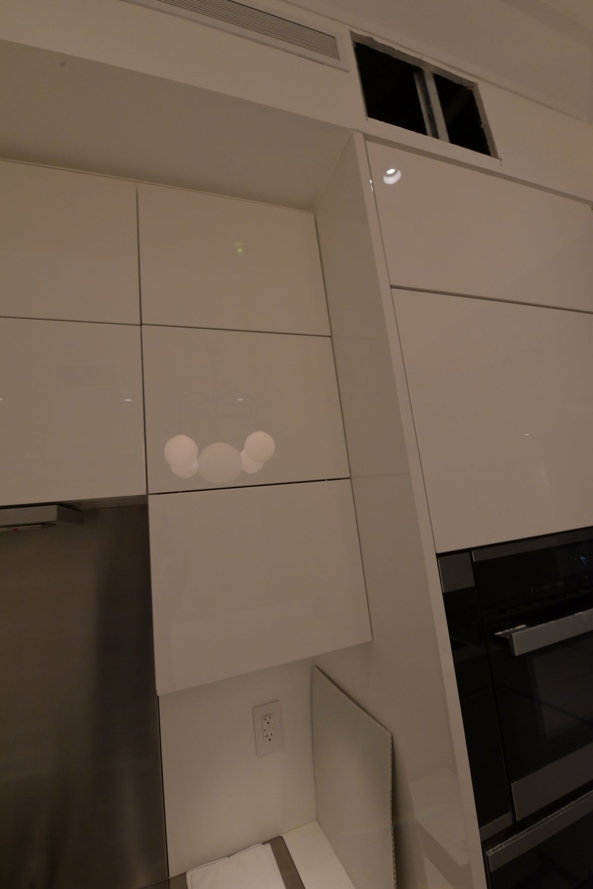 Poliform Modern Glossy White Kitchen with Island & Miele Appliances