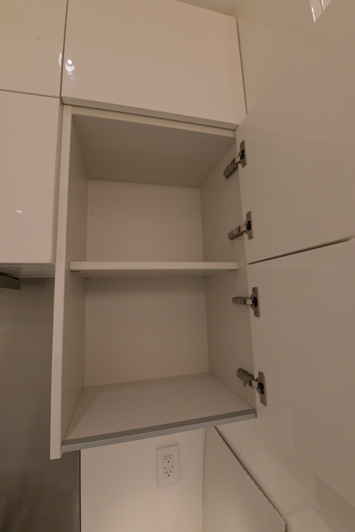 Poliform Modern Glossy White Kitchen with Island & Miele Appliances