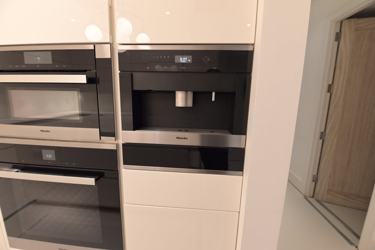 Poliform Modern Glossy White Kitchen with Island & Miele Appliances