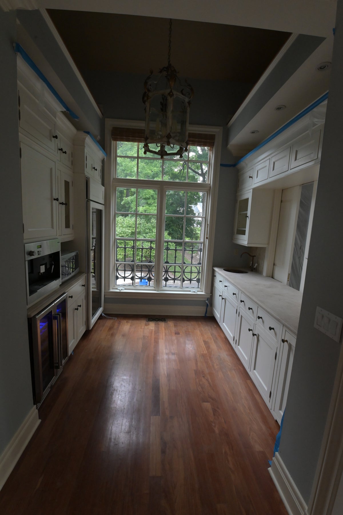 "The Clair" Transitional White Solid Wood Wet Bar