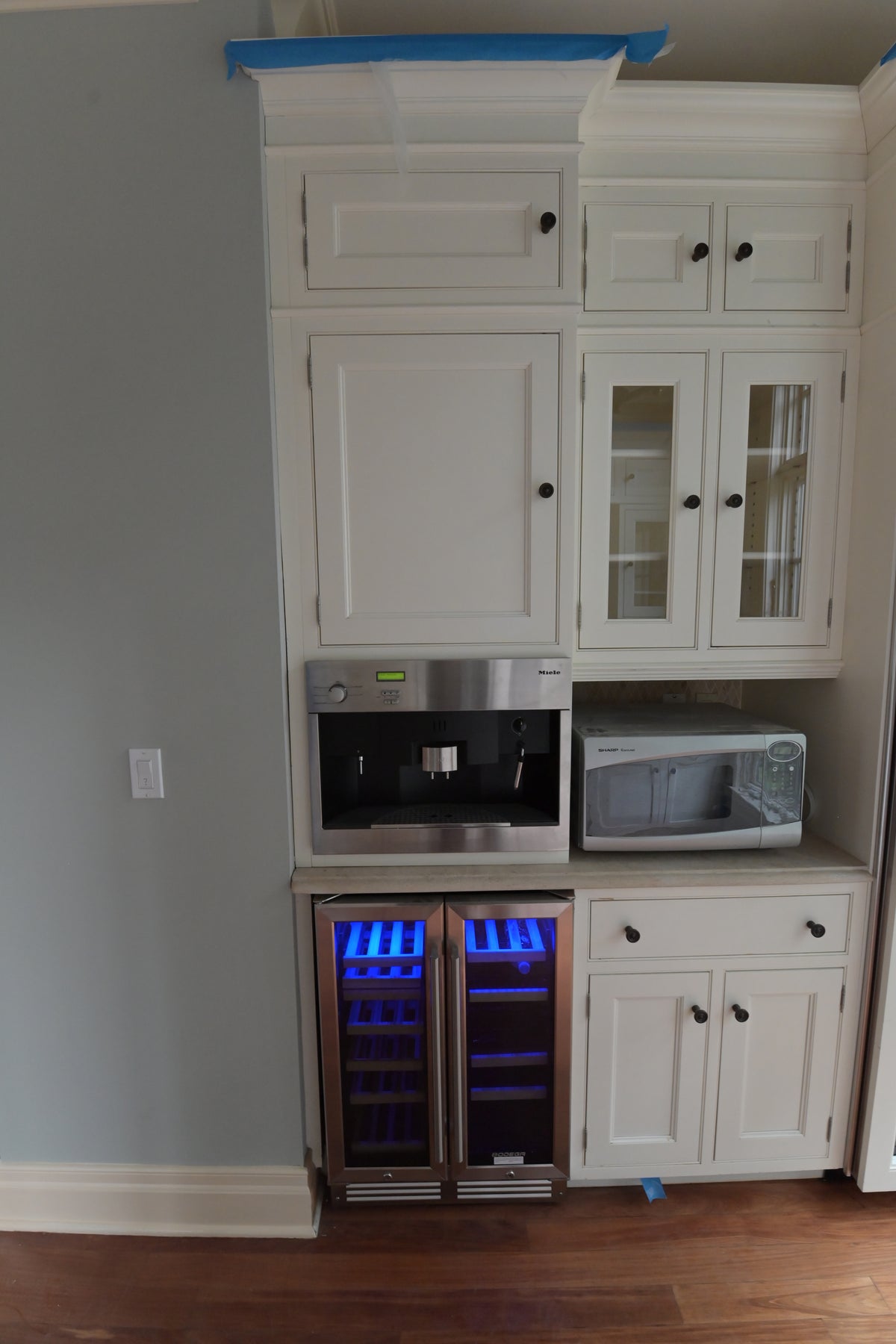 "The Clair" Transitional White Solid Wood Wet Bar